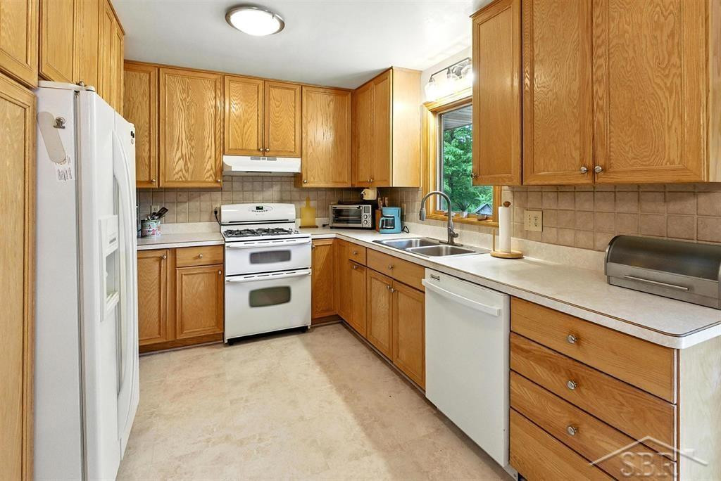 1776 N Seven Mile Road, Sanford, MI 48657 — Photo 3