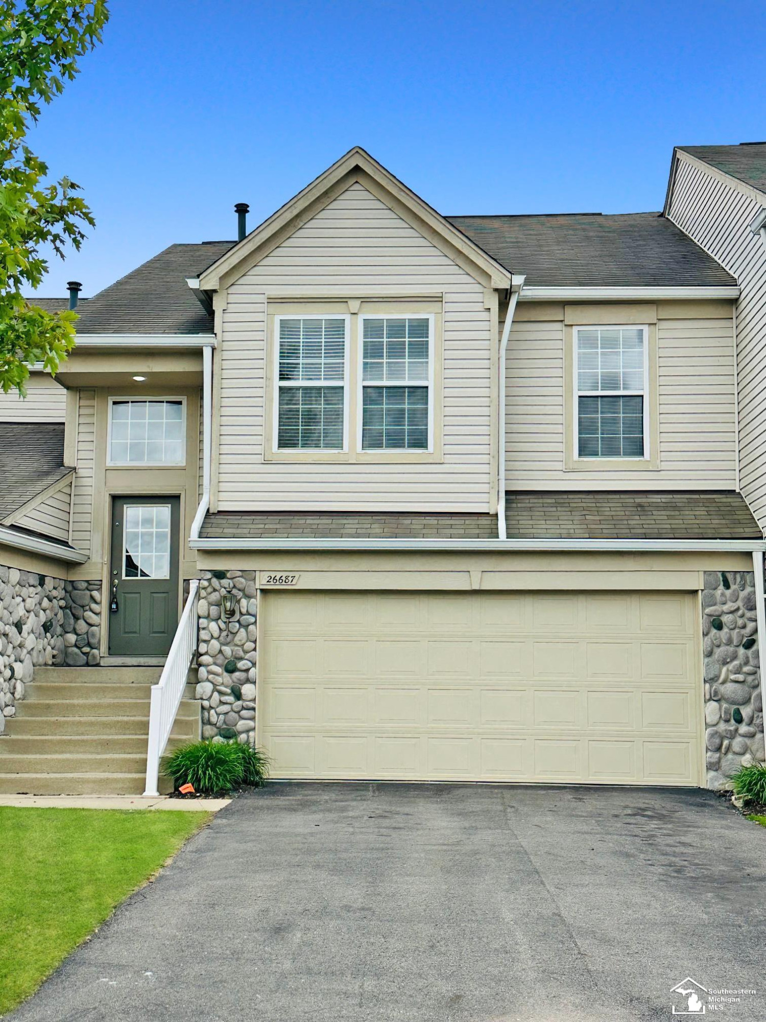 26687 Kirkway Circle, MI 48183 — Photo 2