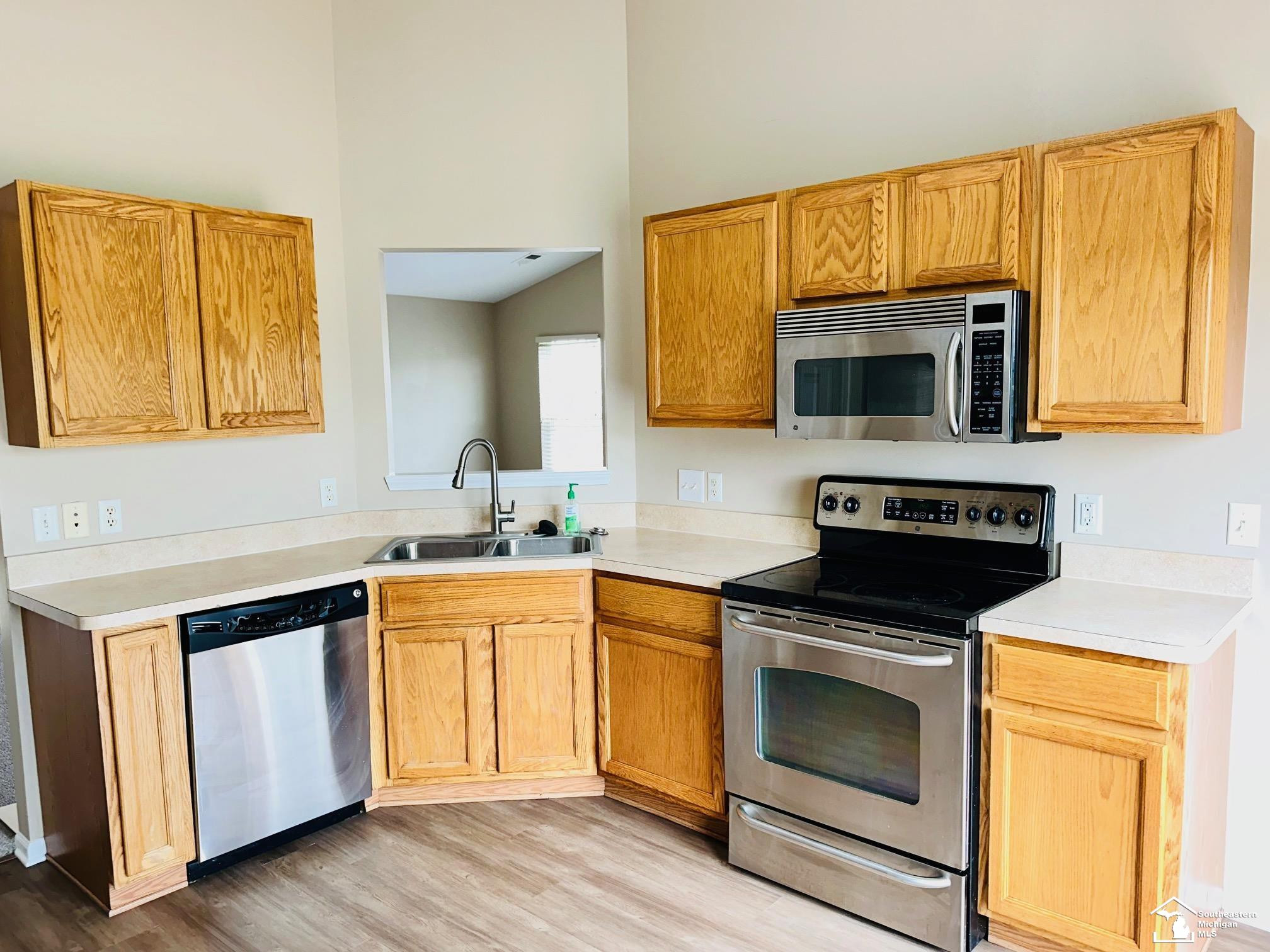 26687 Kirkway Circle, MI 48183 — Photo 12