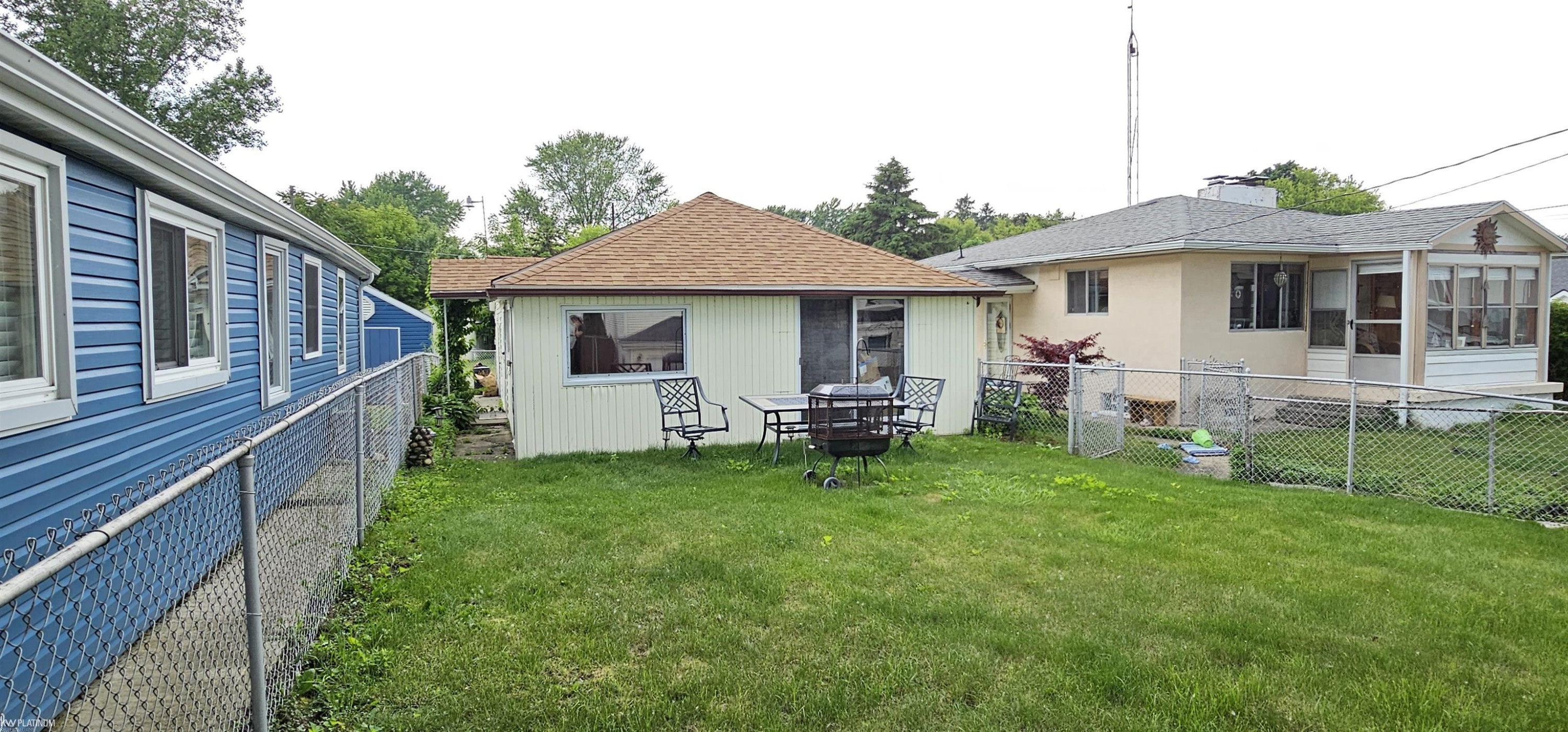7152 Hillcrest Drive, Lakeport, MI 48059 — Photo 12