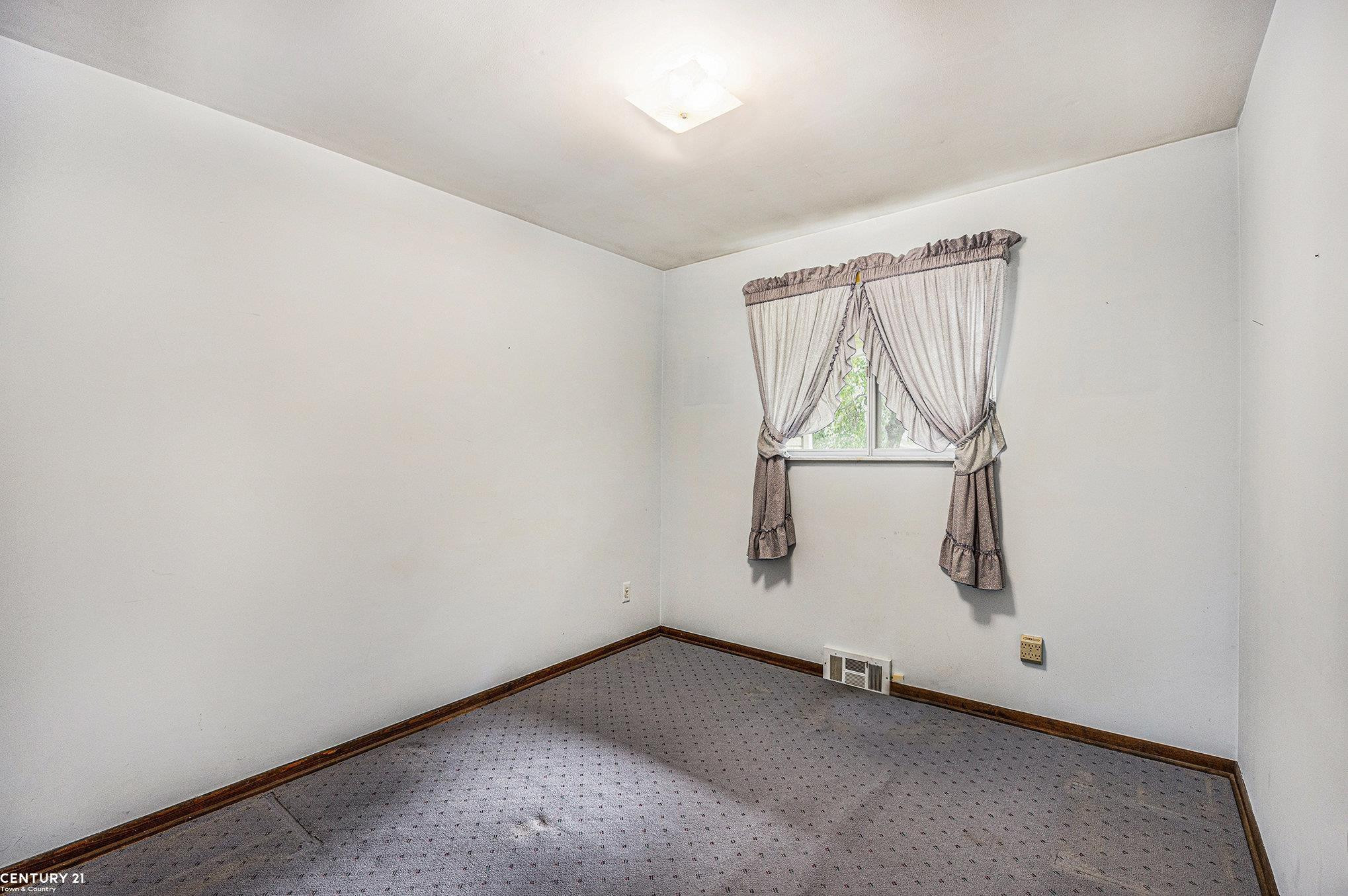 8877 Marr Road, MI 48003 — Photo 17