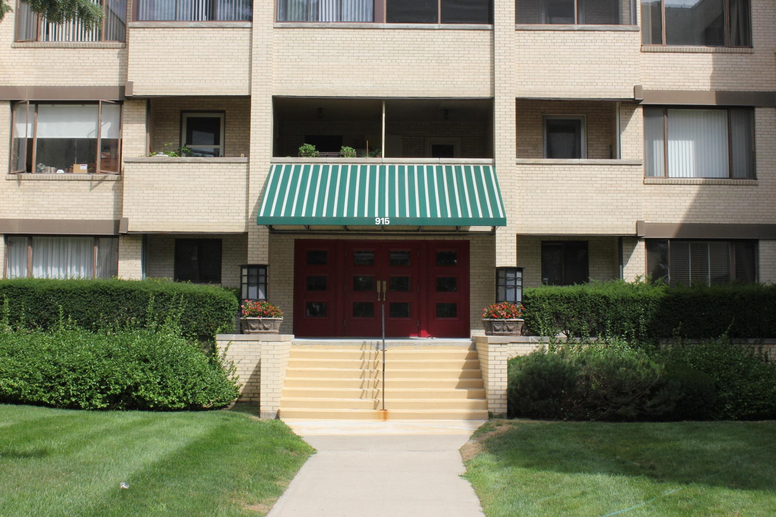 915 E Court #206 Street, 206, Flint, MI 48503 — front exterior