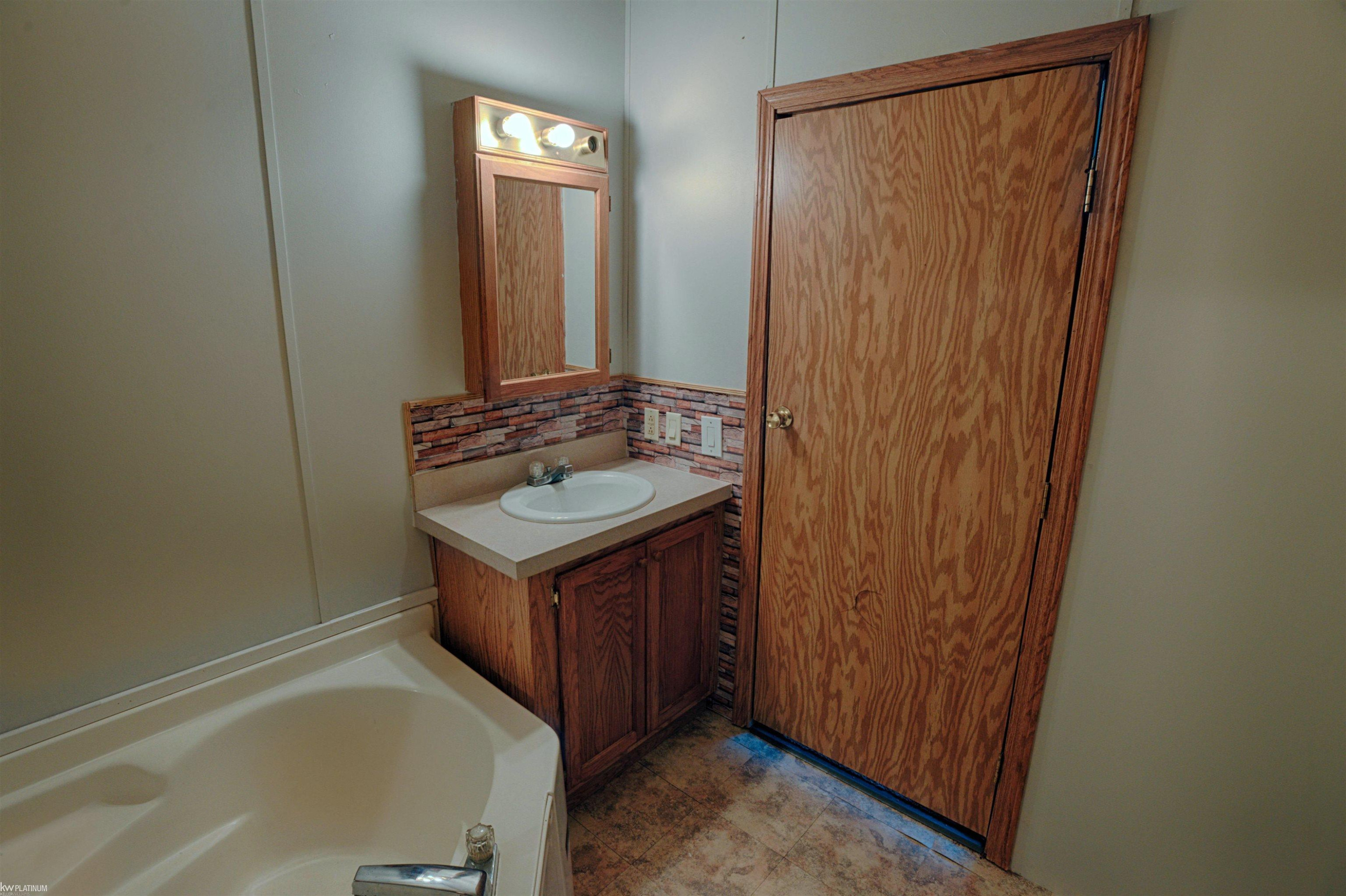 3679 Lakeshore Road, Deckerville, MI 48427 — Photo 17