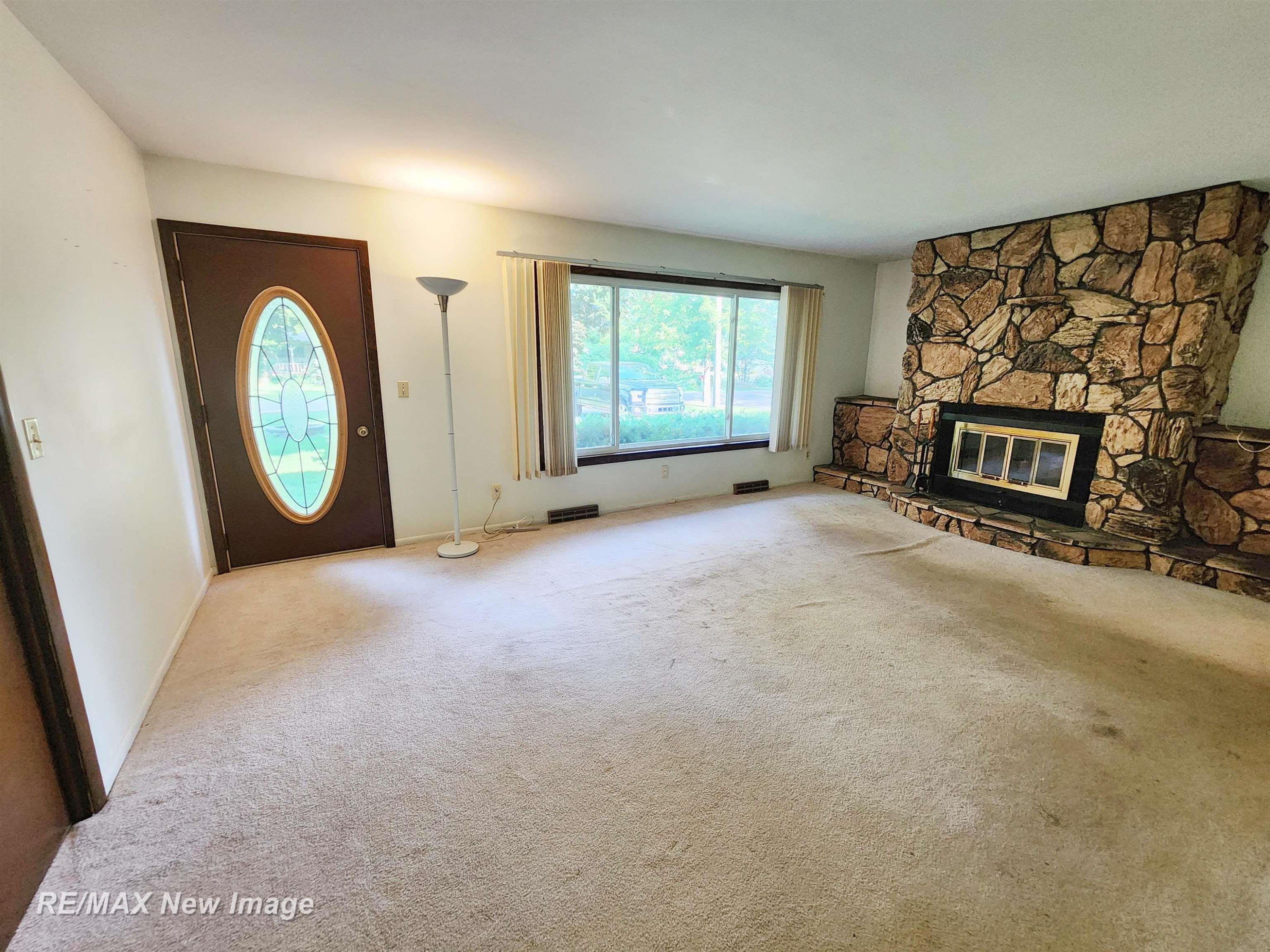 504 Abingdon Street, Chesaning, MI 48616 — Photo 6