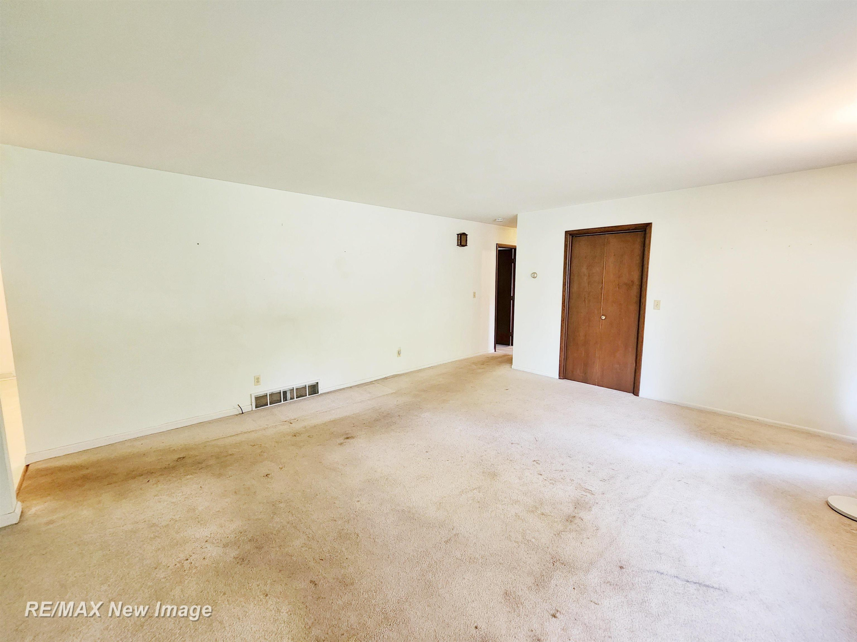 504 Abingdon Street, Chesaning, MI 48616 — Photo 8