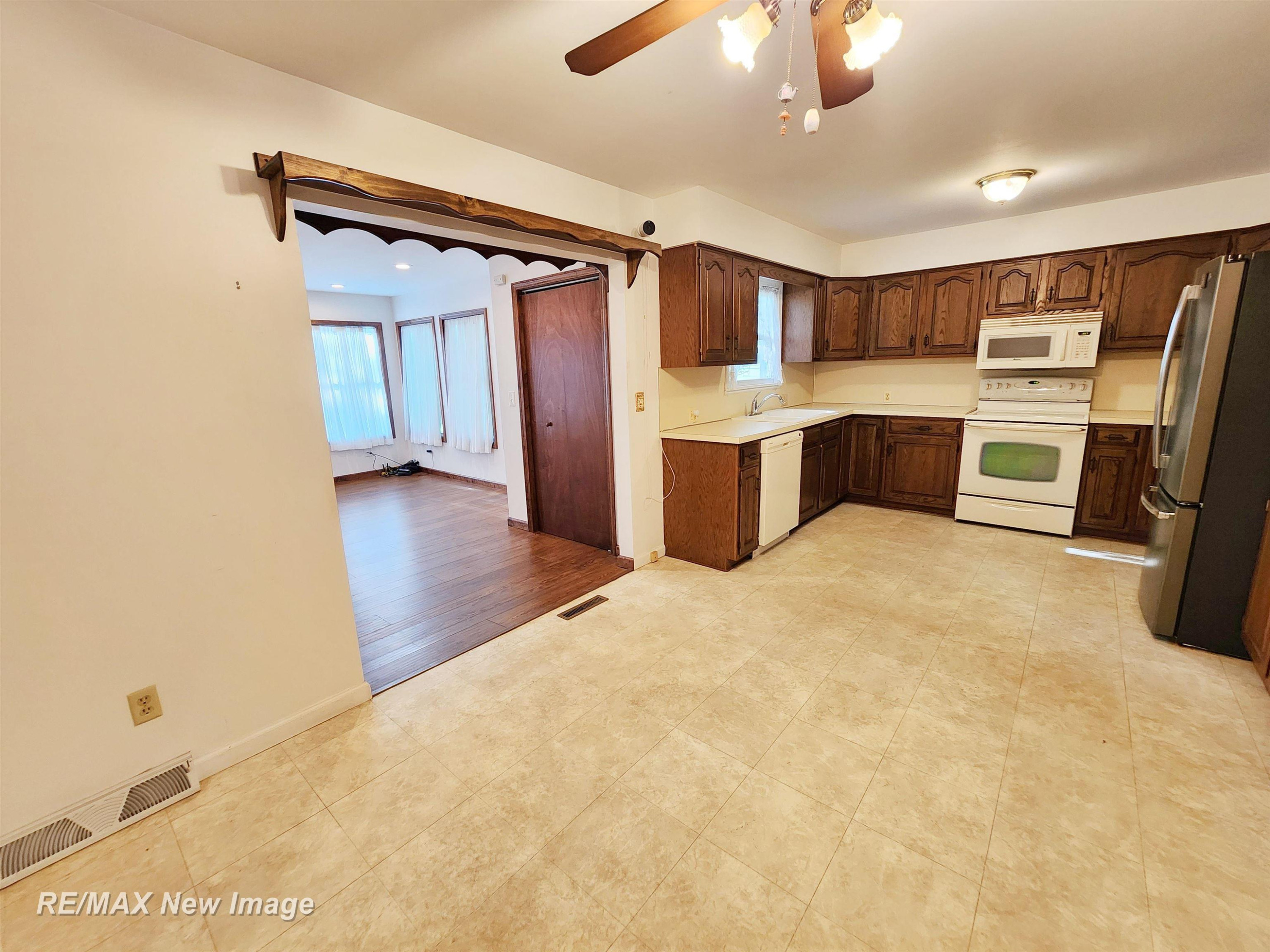 504 Abingdon Street, Chesaning, MI 48616 — Photo 9