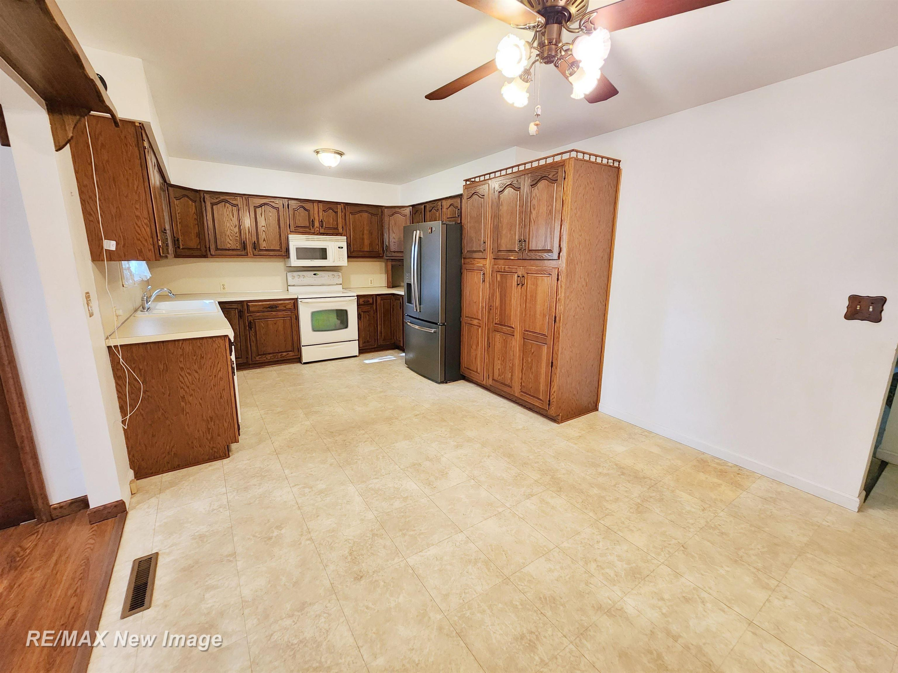 504 Abingdon Street, Chesaning, MI 48616 — Photo 10
