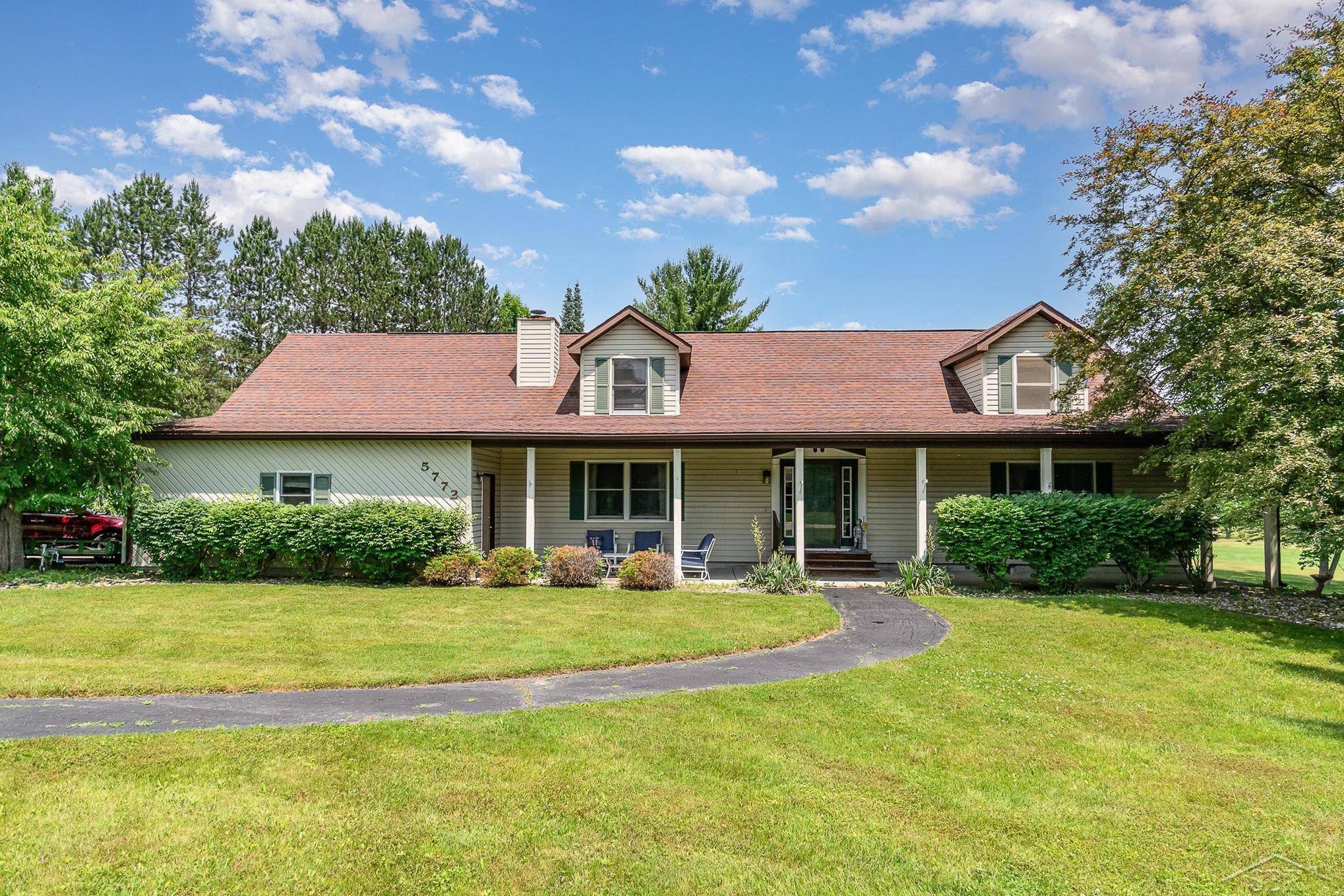 5772 Greensboro Way, Gladwin, MI 48624 — Photo 2