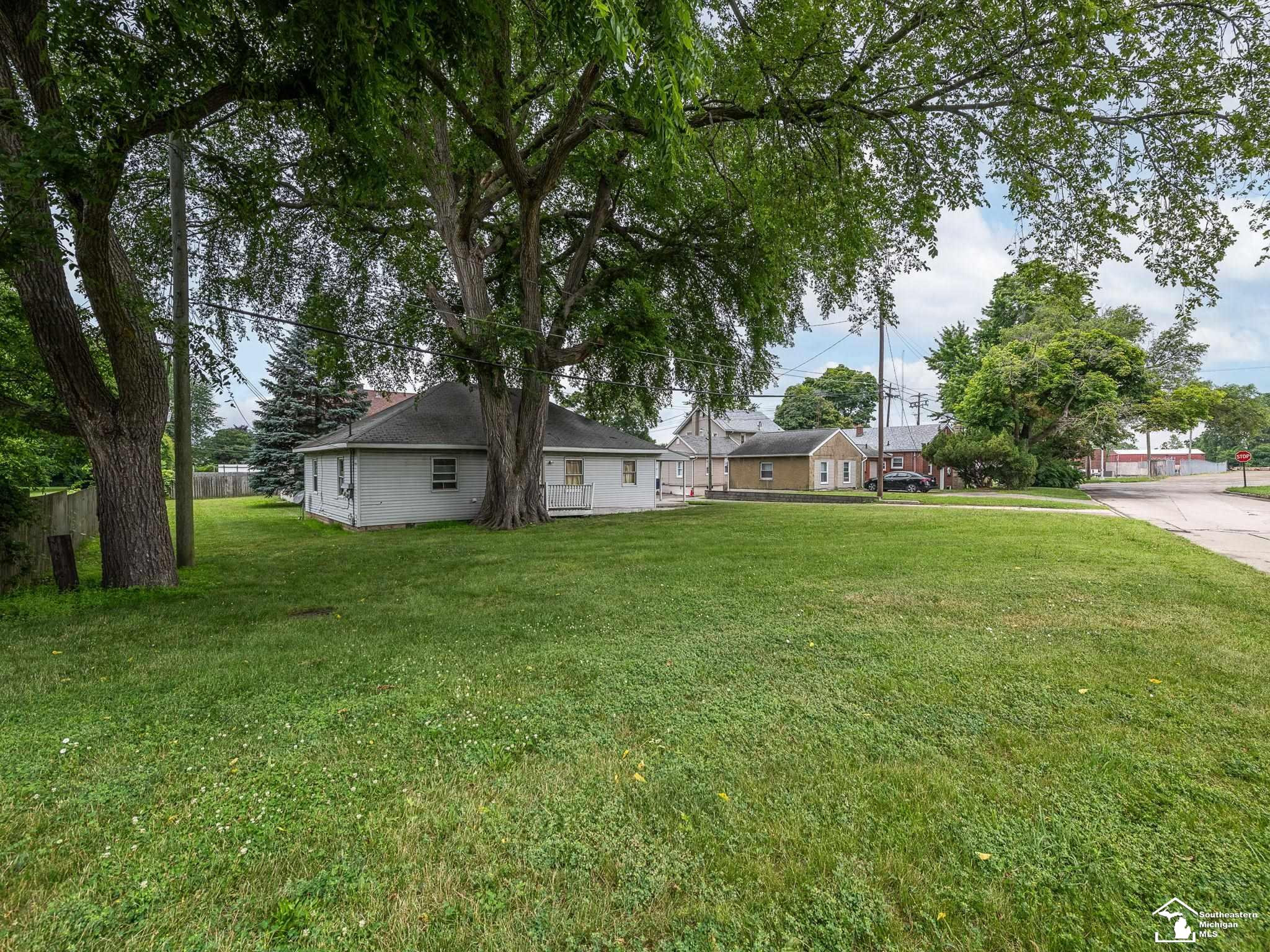 926 E Front Street, Monroe, MI 48161 — Photo 34