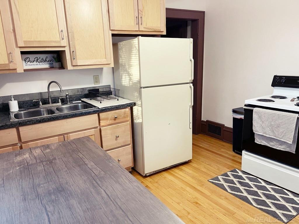 225 E Ridge Street, Ironwood, MI 49938 — Photo 17