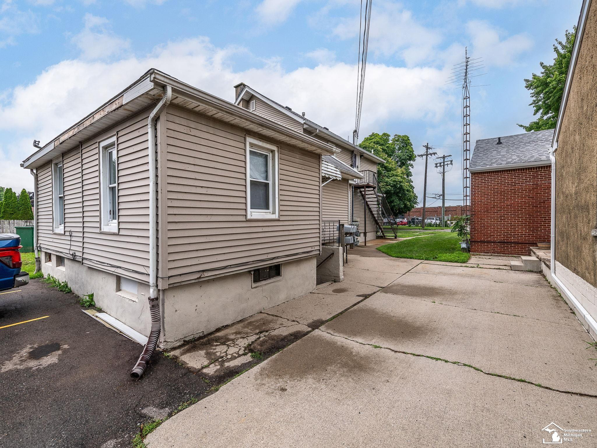 926 E Front Street, Monroe, MI 48161 — Photo 5