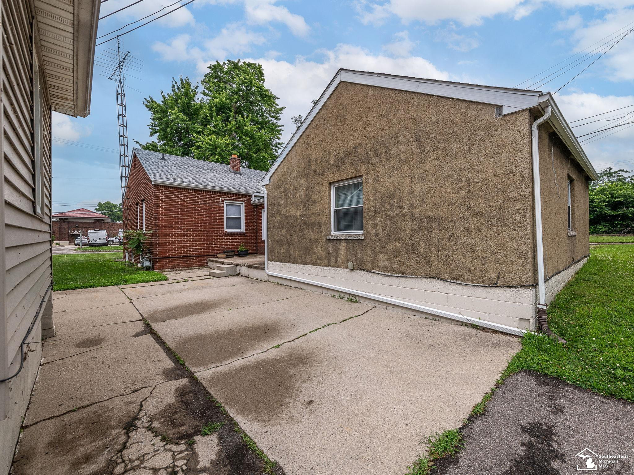 926 E Front Street, Monroe, MI 48161 — Photo 18