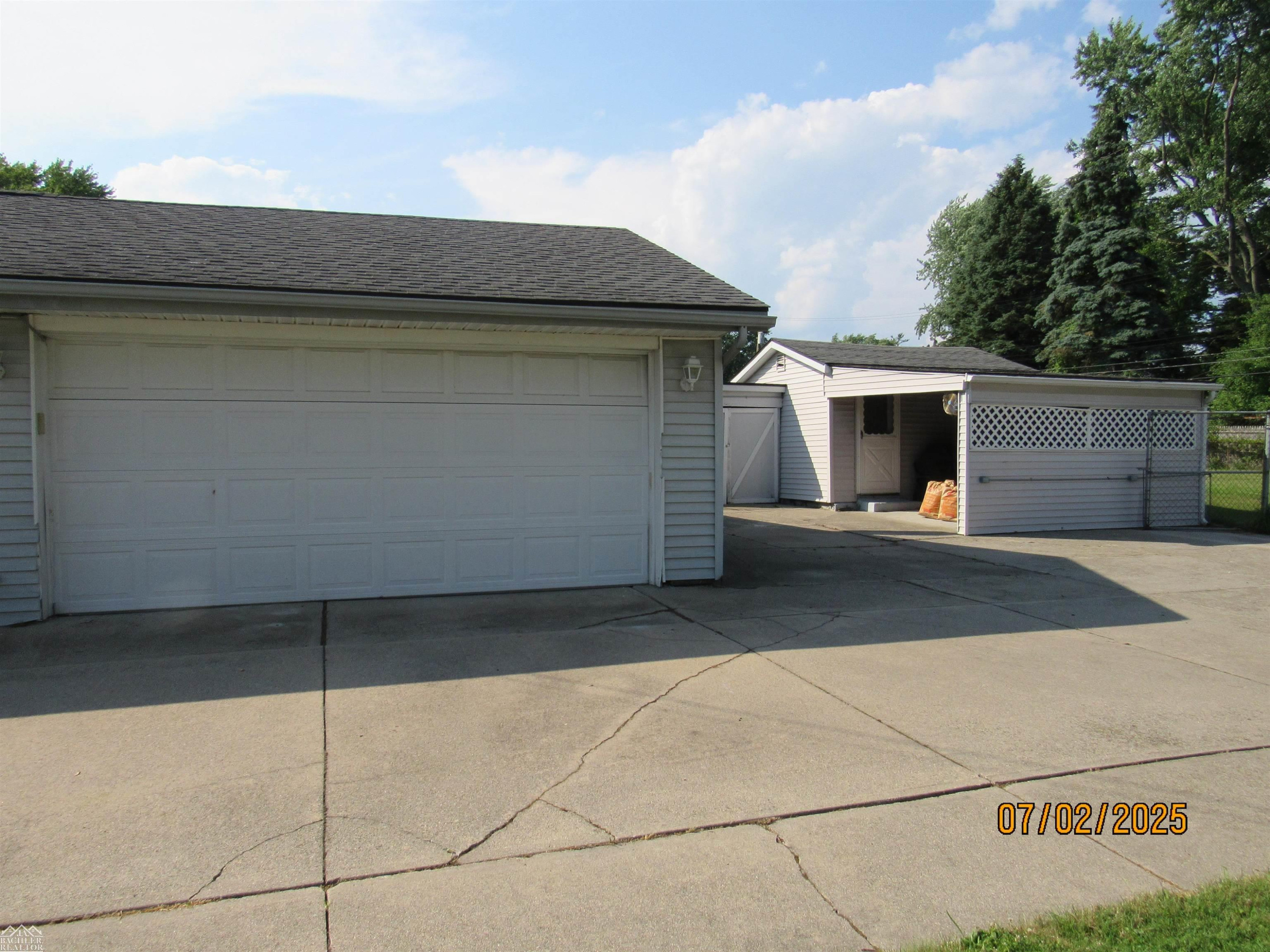 2566 Lewis Drive, Port Huron, MI 48060 — Photo 2