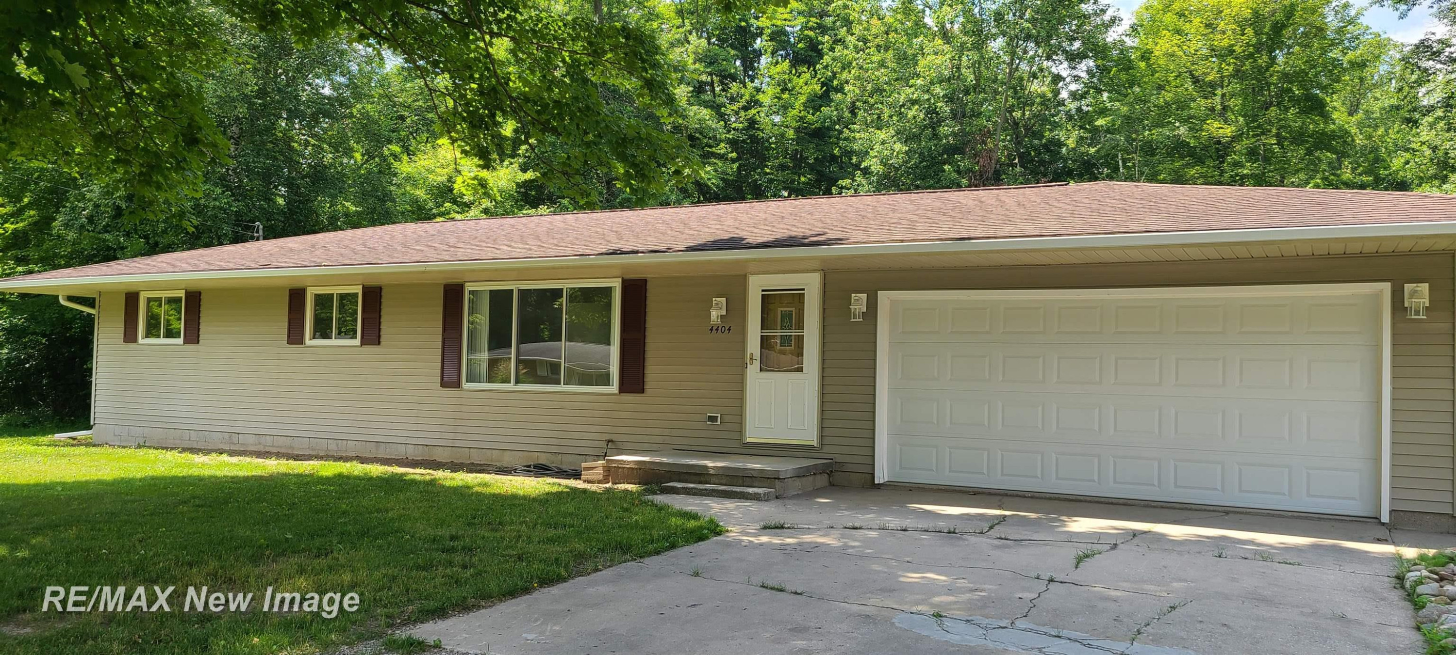 4404 Eastport Drive, Bridgeport, MI 48722 — front exterior