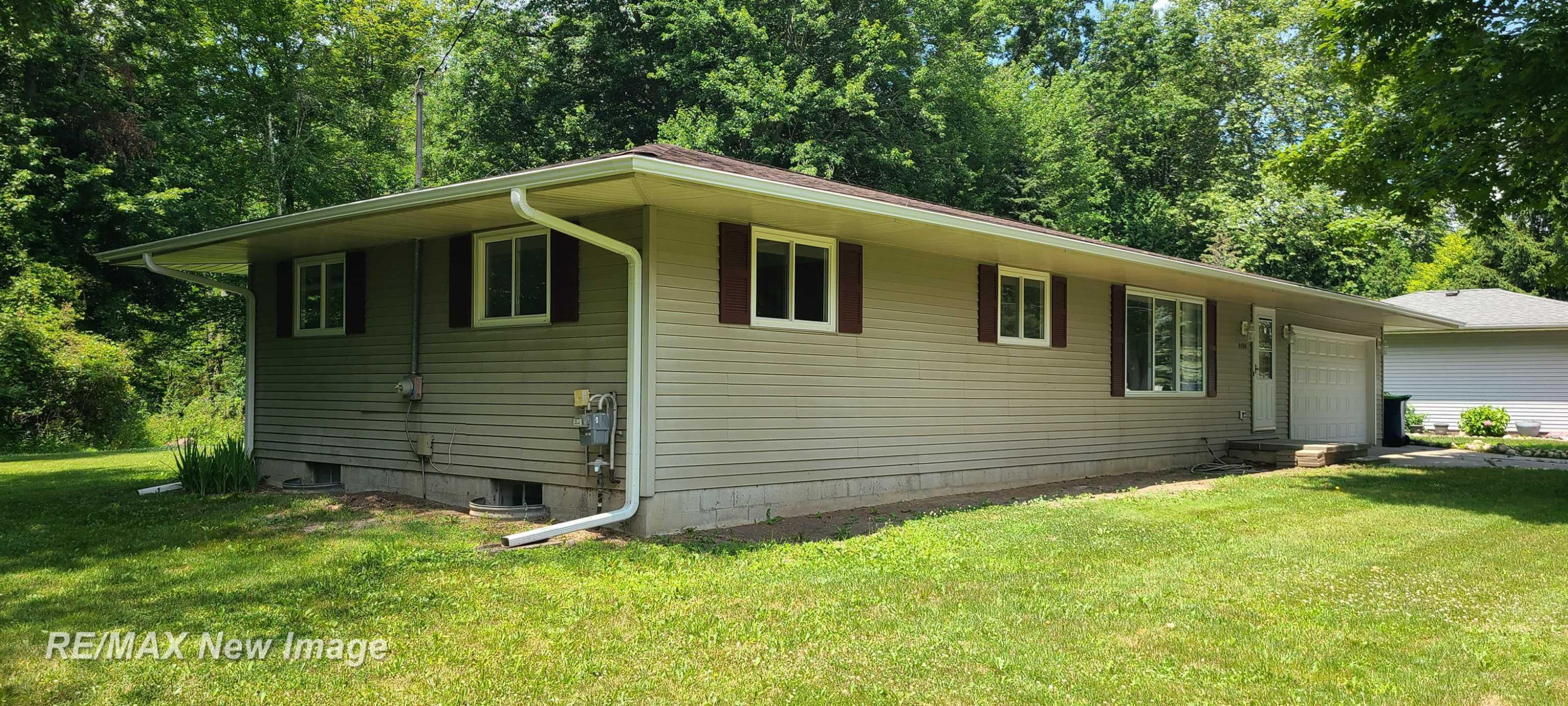 4404 Eastport Drive, Bridgeport, MI 48722 — Photo 3