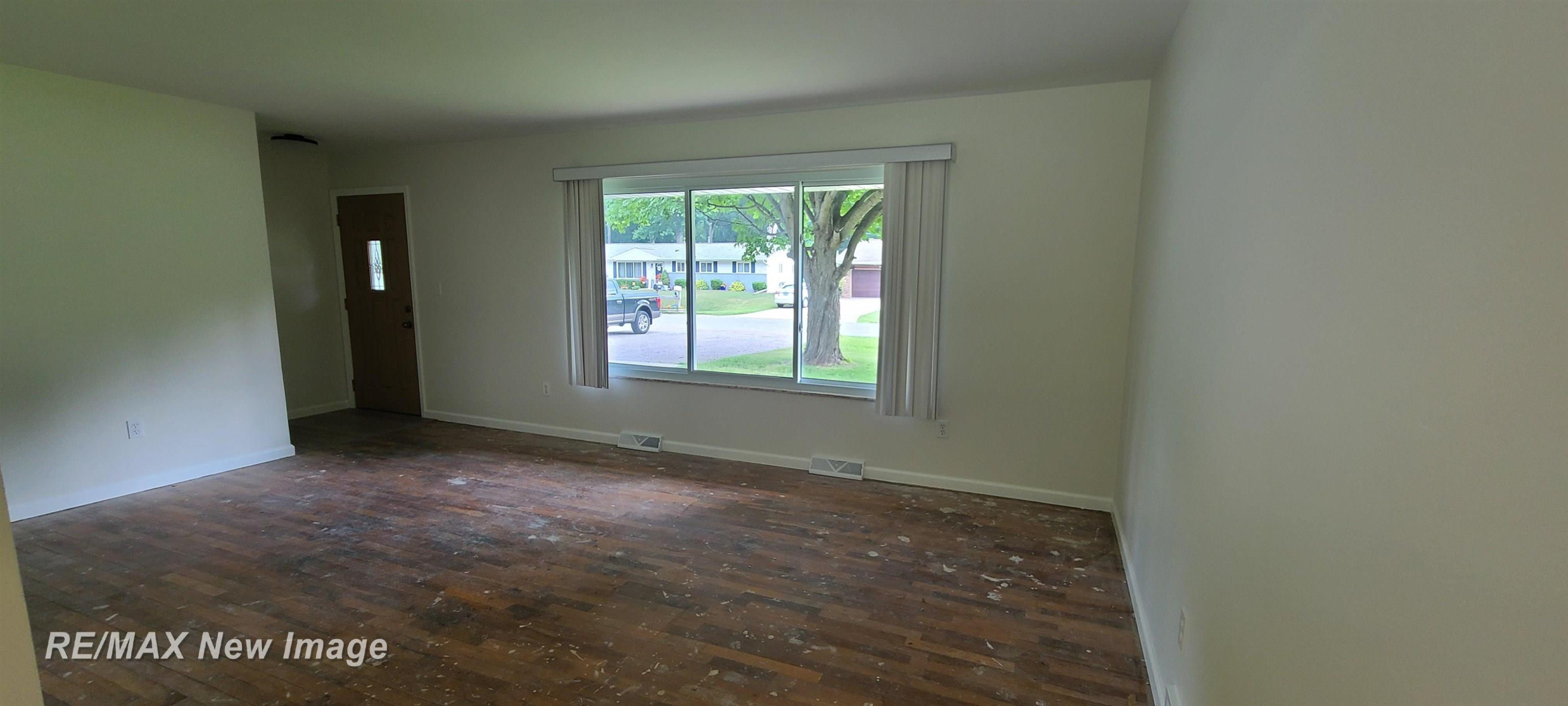 4404 Eastport Drive, Bridgeport, MI 48722 — Photo 4