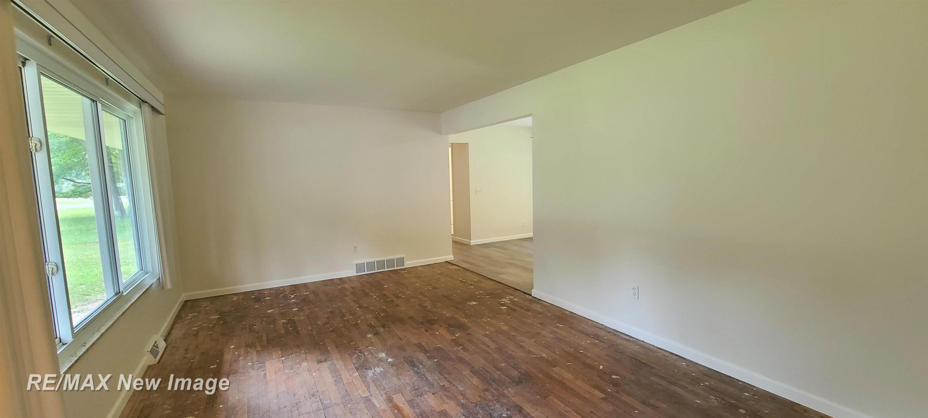 4404 Eastport Drive, Bridgeport, MI 48722 — Photo 5
