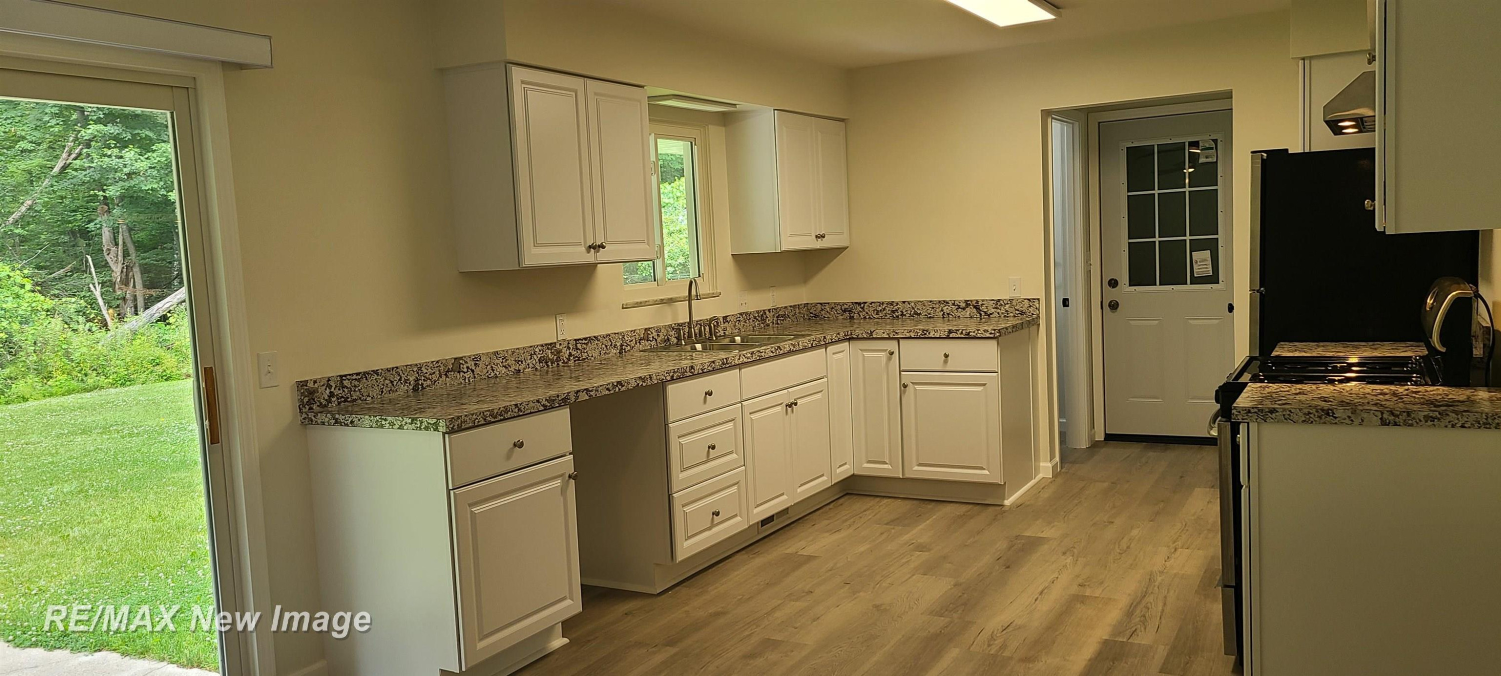 4404 Eastport Drive, Bridgeport, MI 48722 — Photo 9