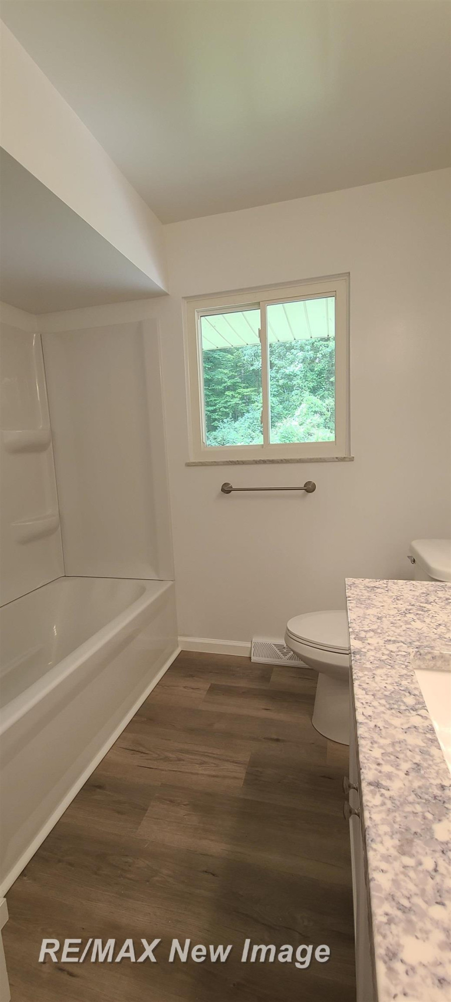 4404 Eastport Drive, Bridgeport, MI 48722 — Photo 18