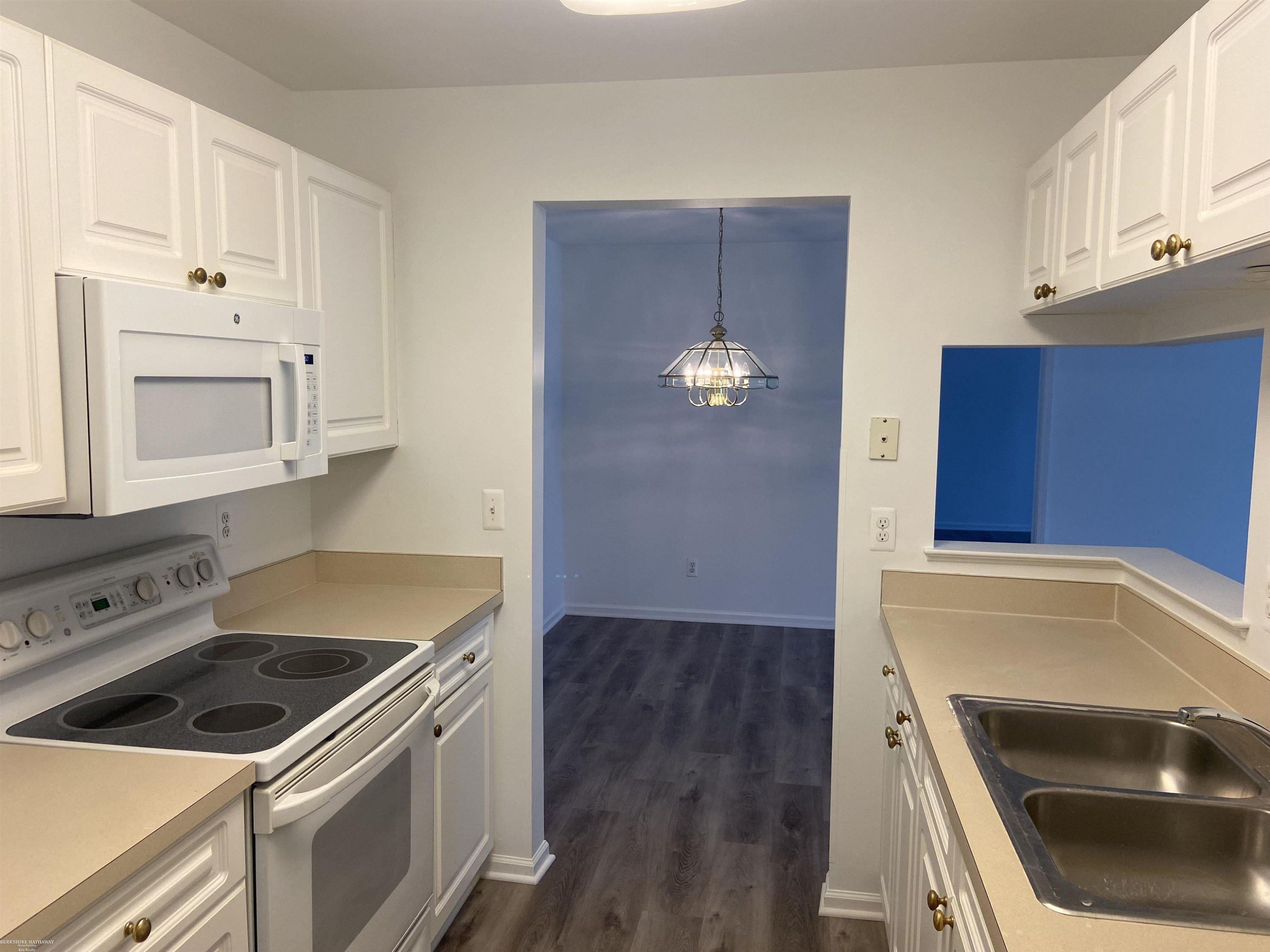 4652 Berkshire Drive, Sterling Heights, MI 48314 — Photo 15
