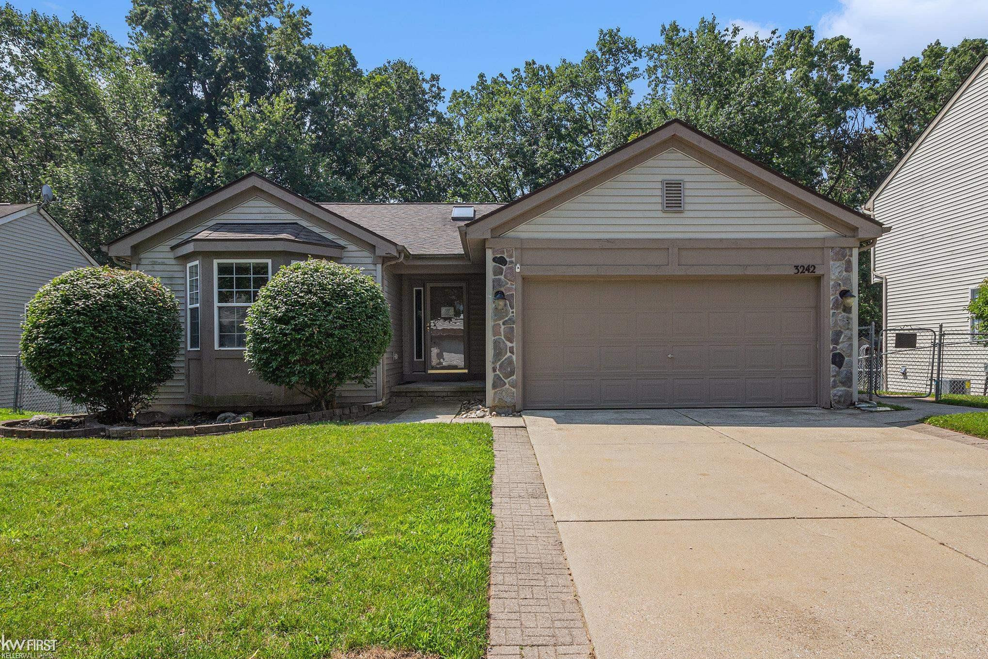 3242 Herrington Drive, Holly, MI 48442 — Photo 2