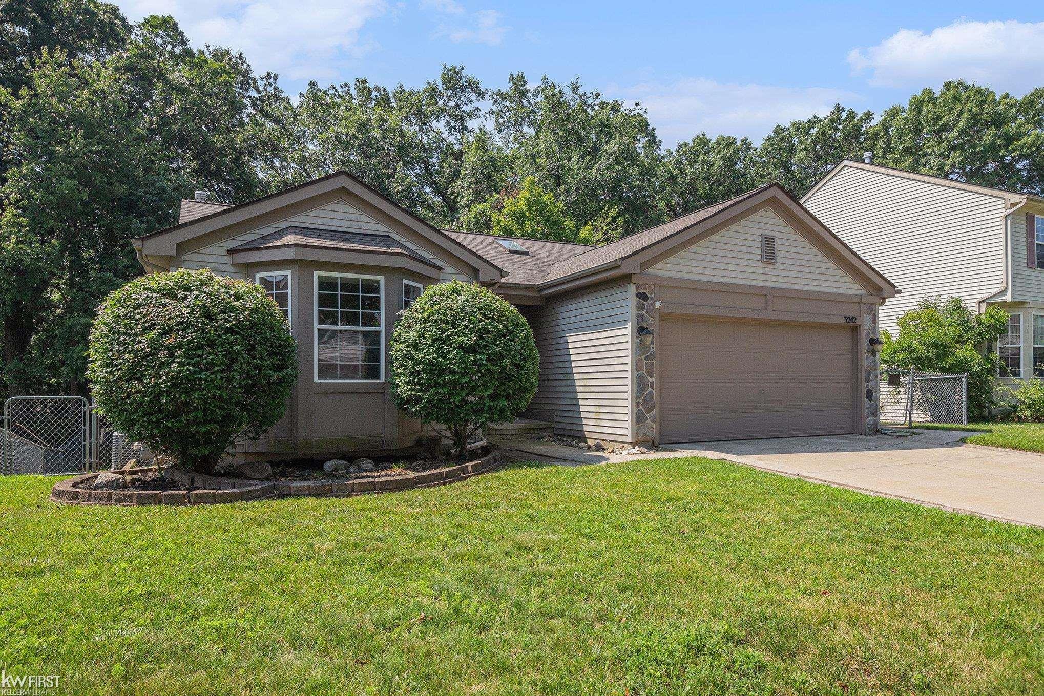 3242 Herrington Drive, Holly, MI 48442 — Photo 4