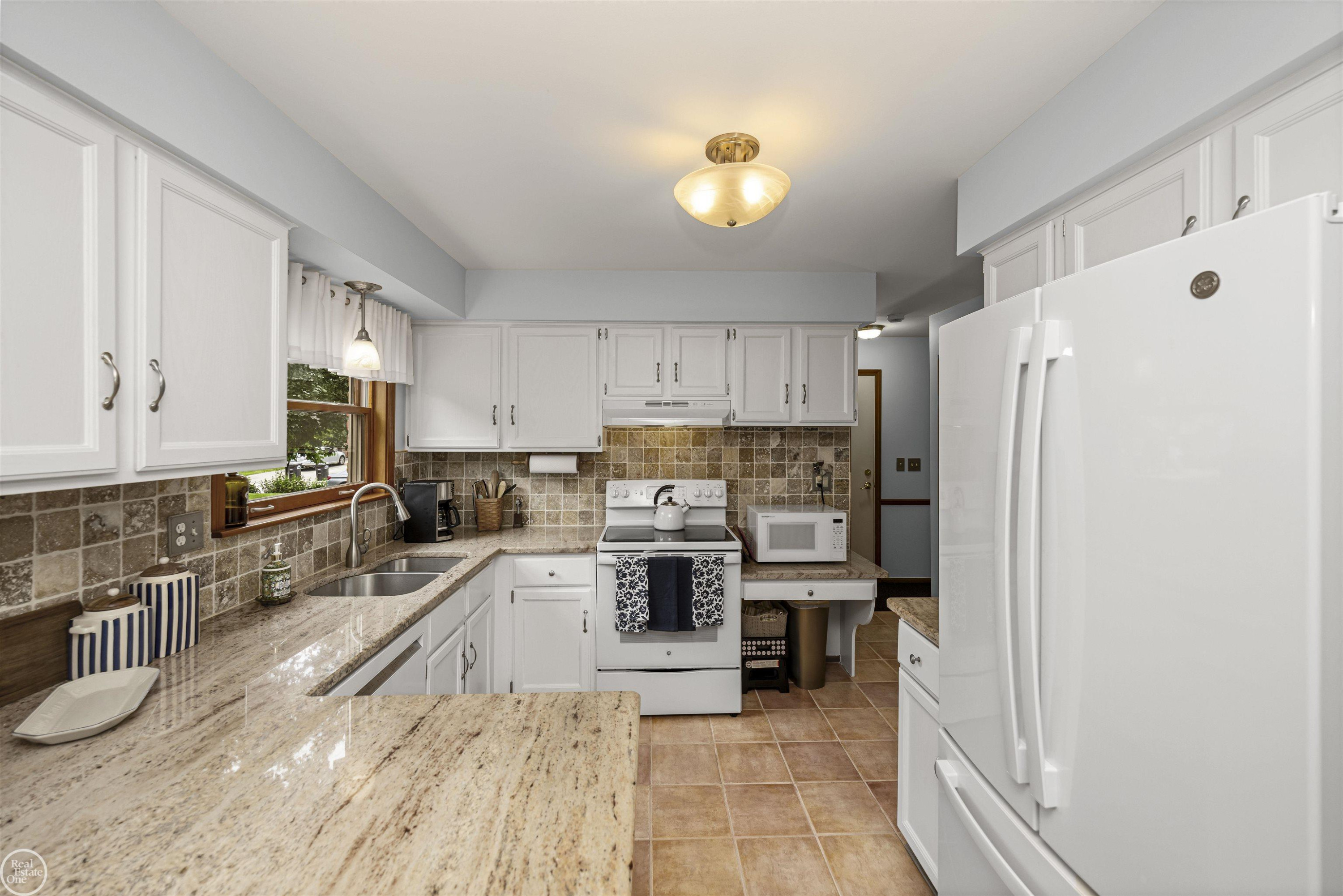 40920 Knightsford Drive, Northville, MI 48168 — Photo 12