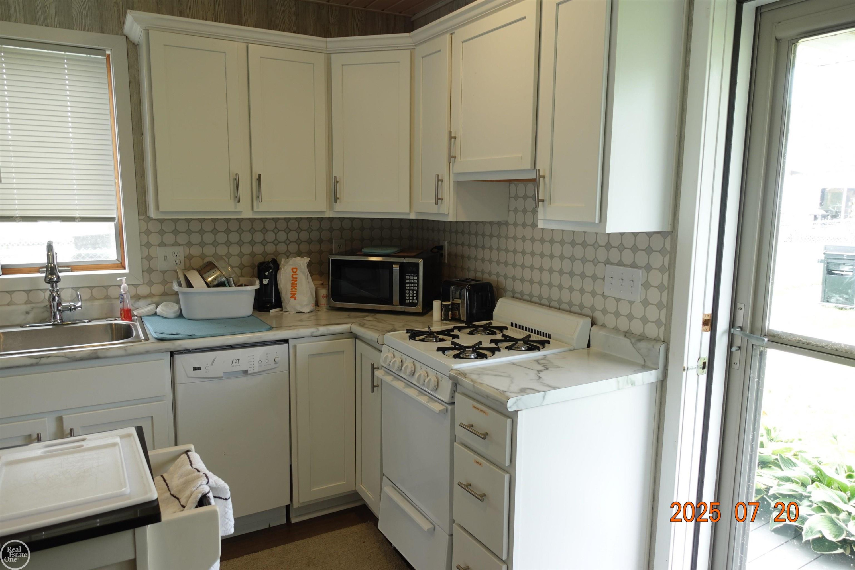 8459 DIXIE Highway, MI — Photo 43
