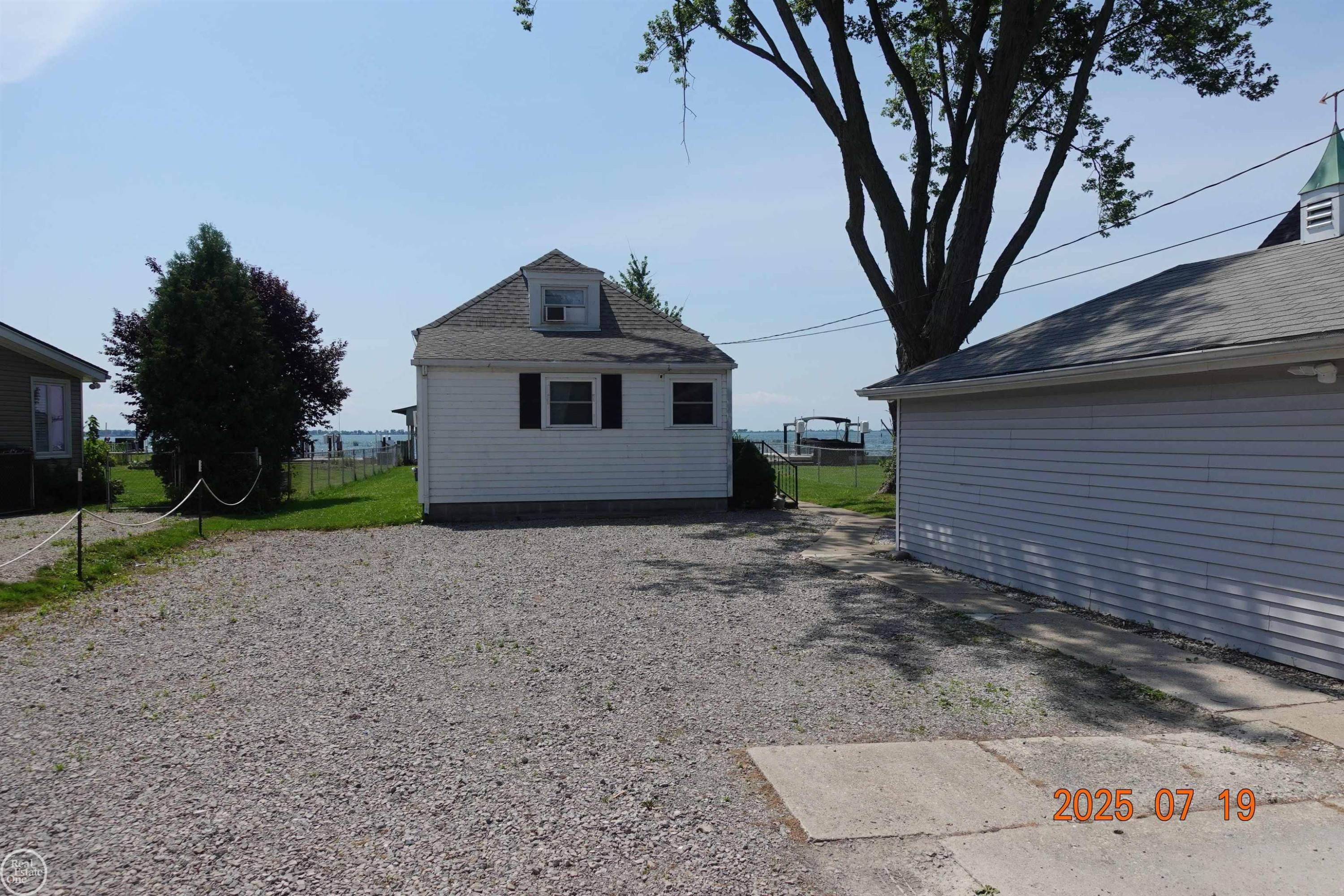 8459 DIXIE Highway, MI — front exterior