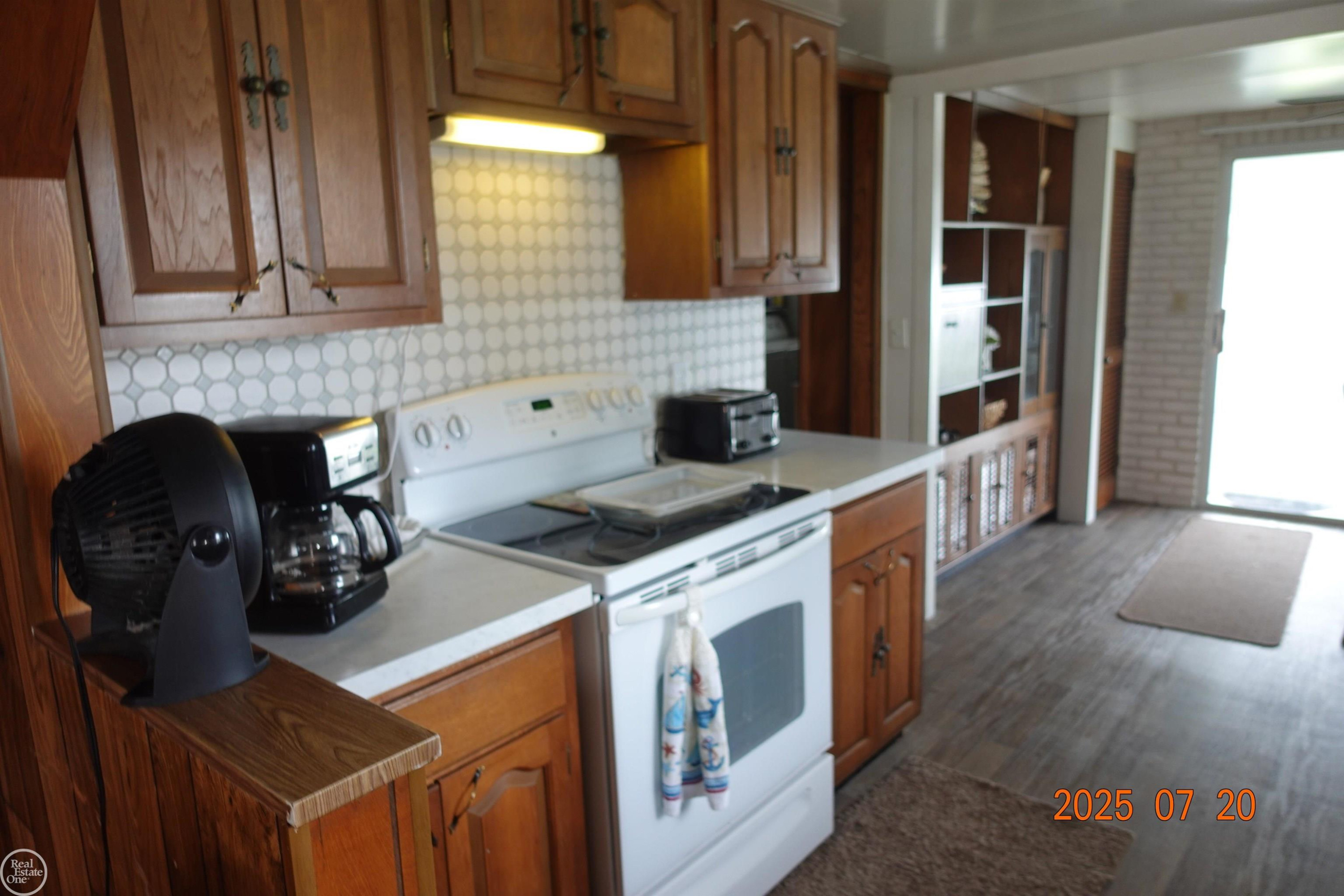 8459 DIXIE Highway, MI — Photo 24