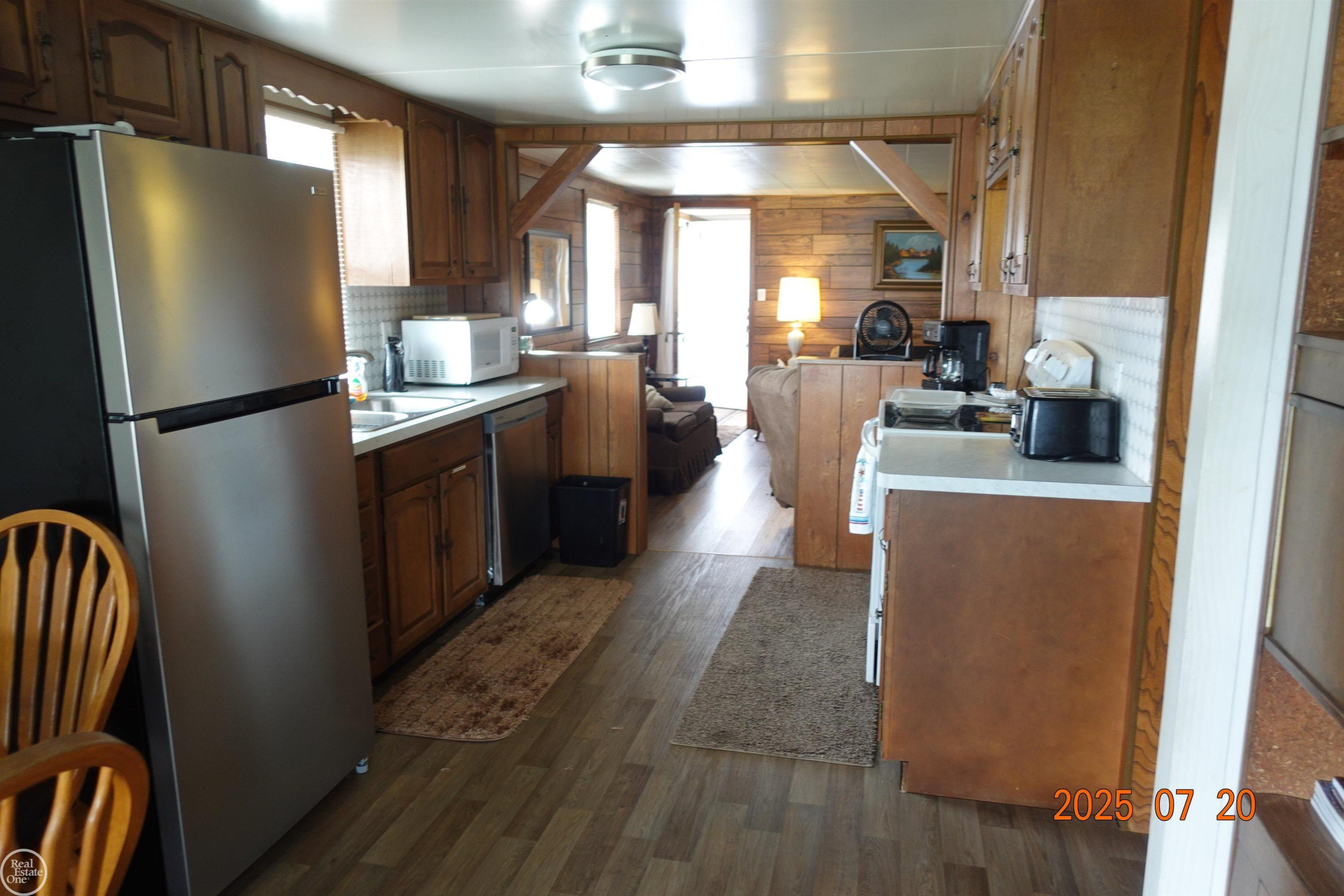 8459 DIXIE Highway, MI — Photo 32