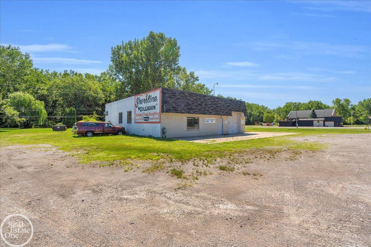 39554 Jefferson Avenue, MI — Photo 4