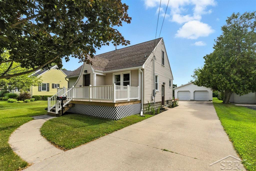 605 Scheurmann Street, Essexville, MI 48732 — Photo 2