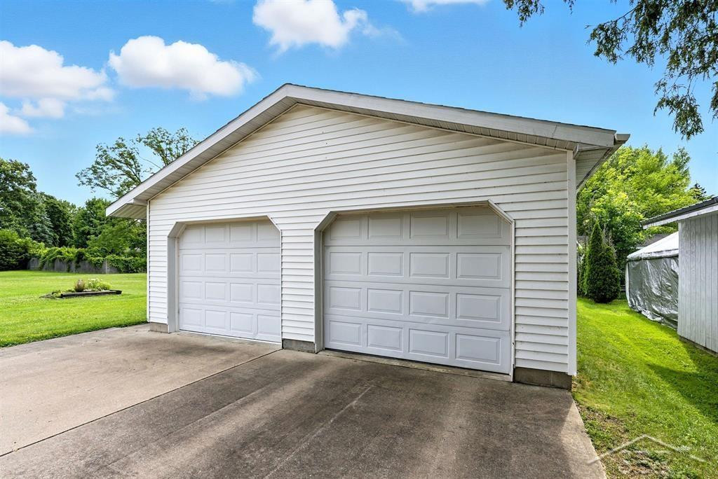 605 Scheurmann Street, Essexville, MI 48732 — Photo 3