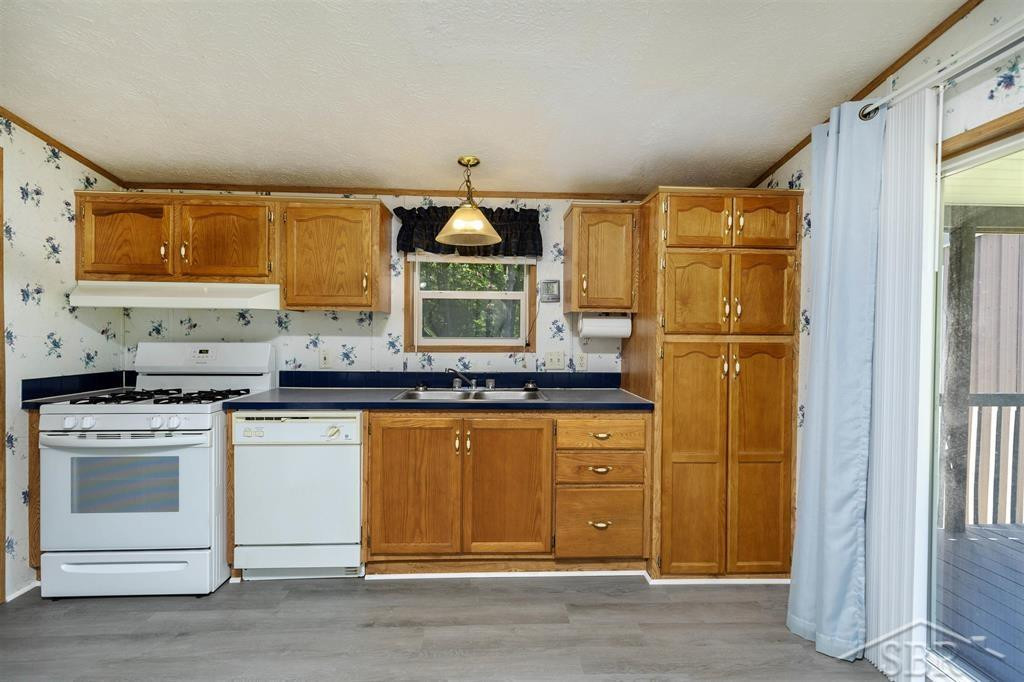 8671 E Clarabella Road, Clare, MI 48617 — Photo 11
