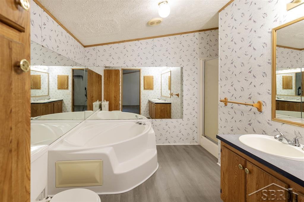 8671 E Clarabella Road, Clare, MI 48617 — Photo 14