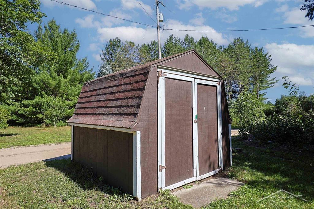 8671 E Clarabella Road, Clare, MI 48617 — Photo 23