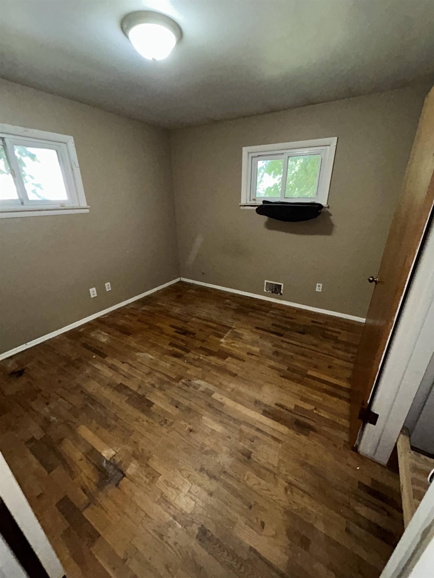 5323 Elmsford Drive, Flint, MI 48532 — Photo 2
