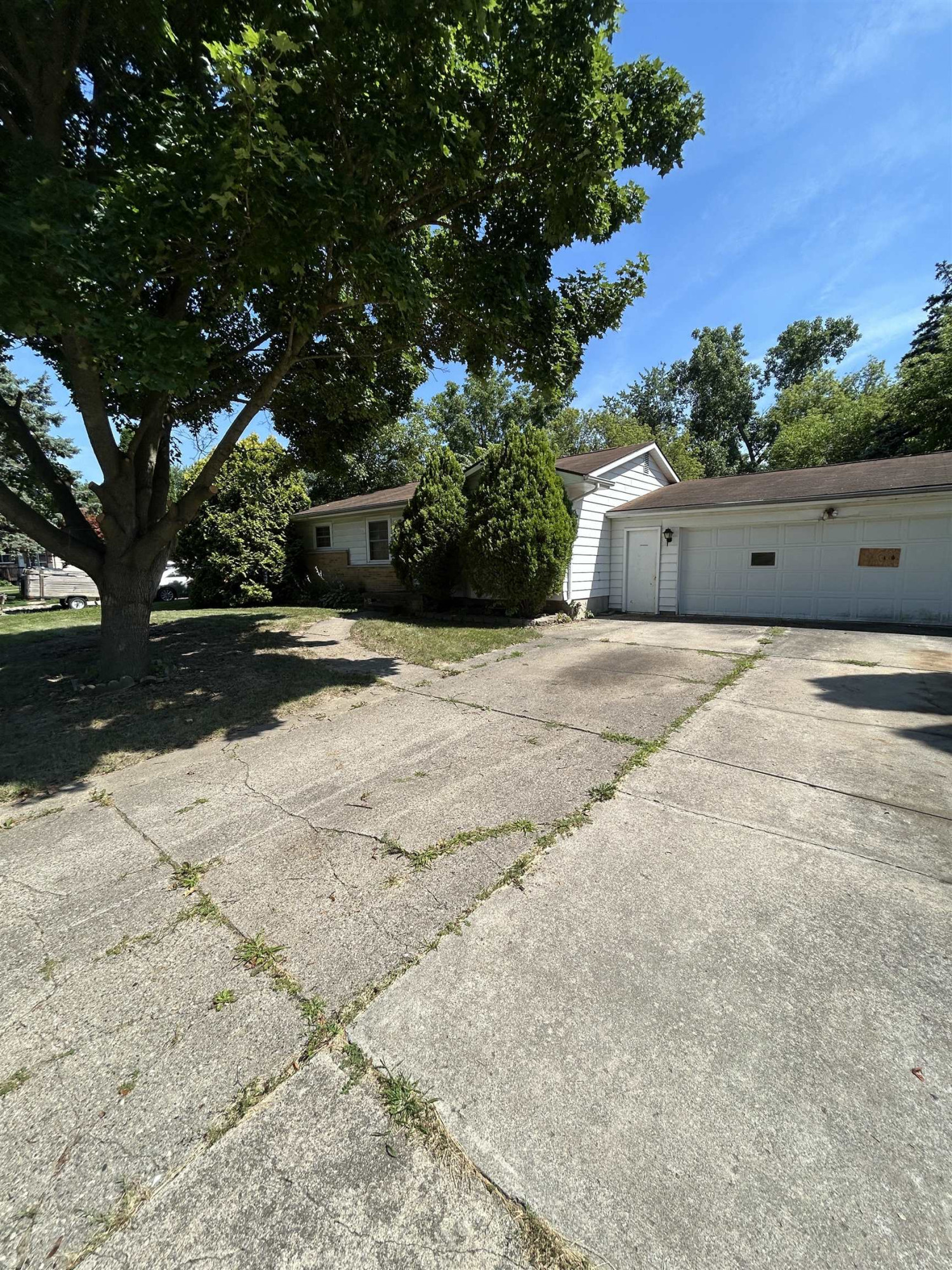 5323 Elmsford Drive, Flint, MI 48532 — Photo 12