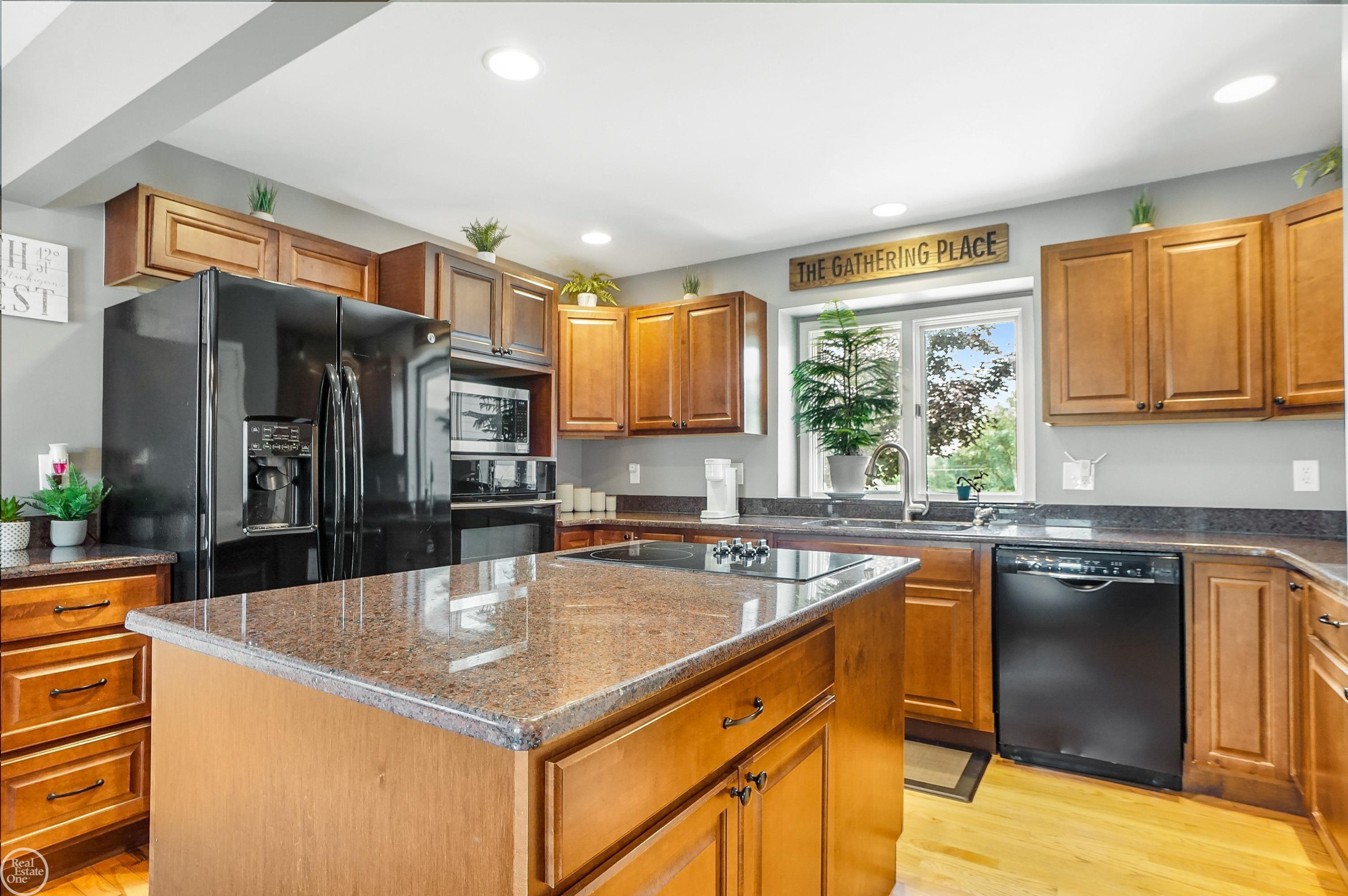 1011 N Ortonville Road, Ortonville, MI 48462 — Photo 8