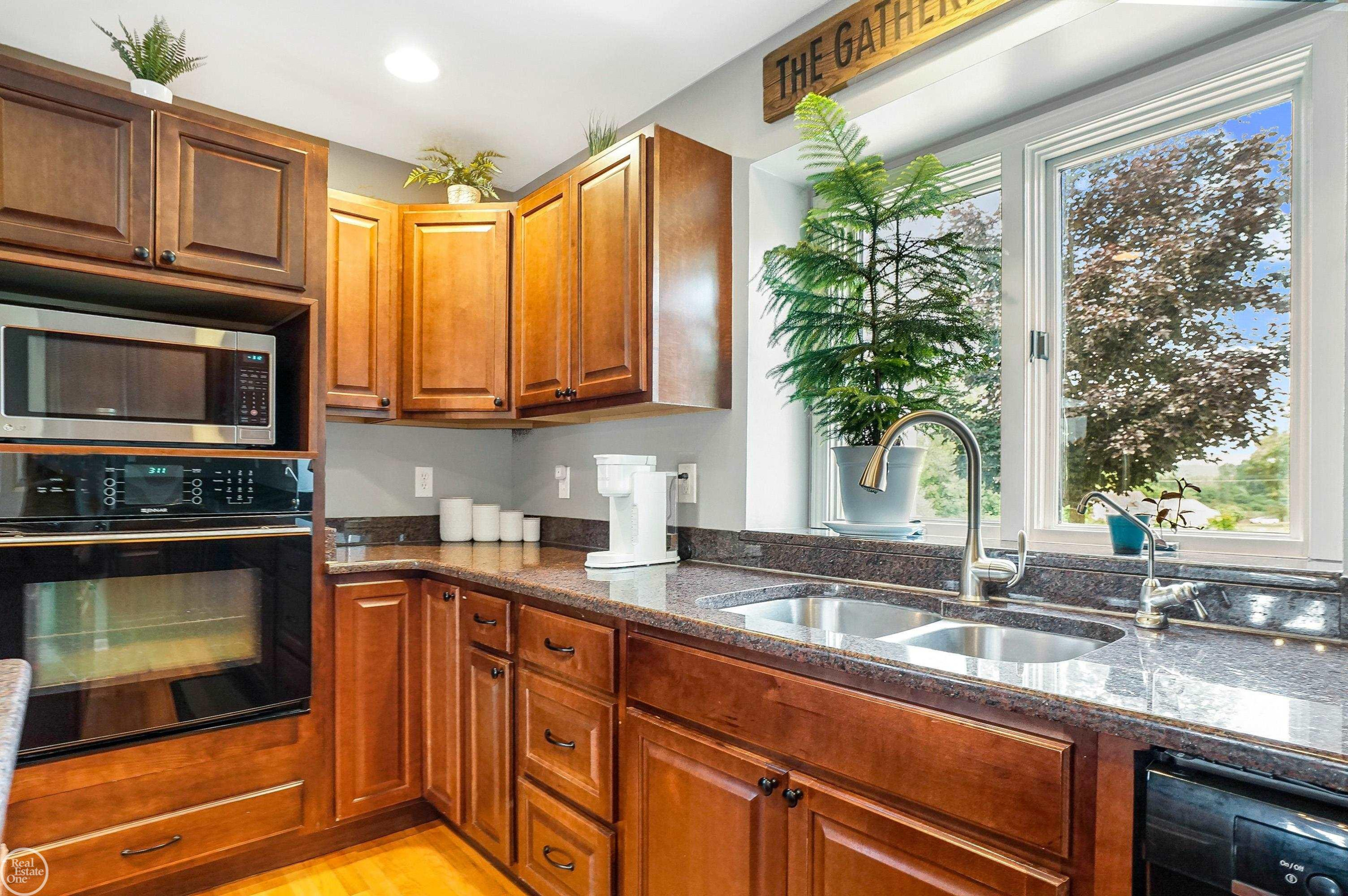 1011 N Ortonville Road, Ortonville, MI 48462 — Photo 9