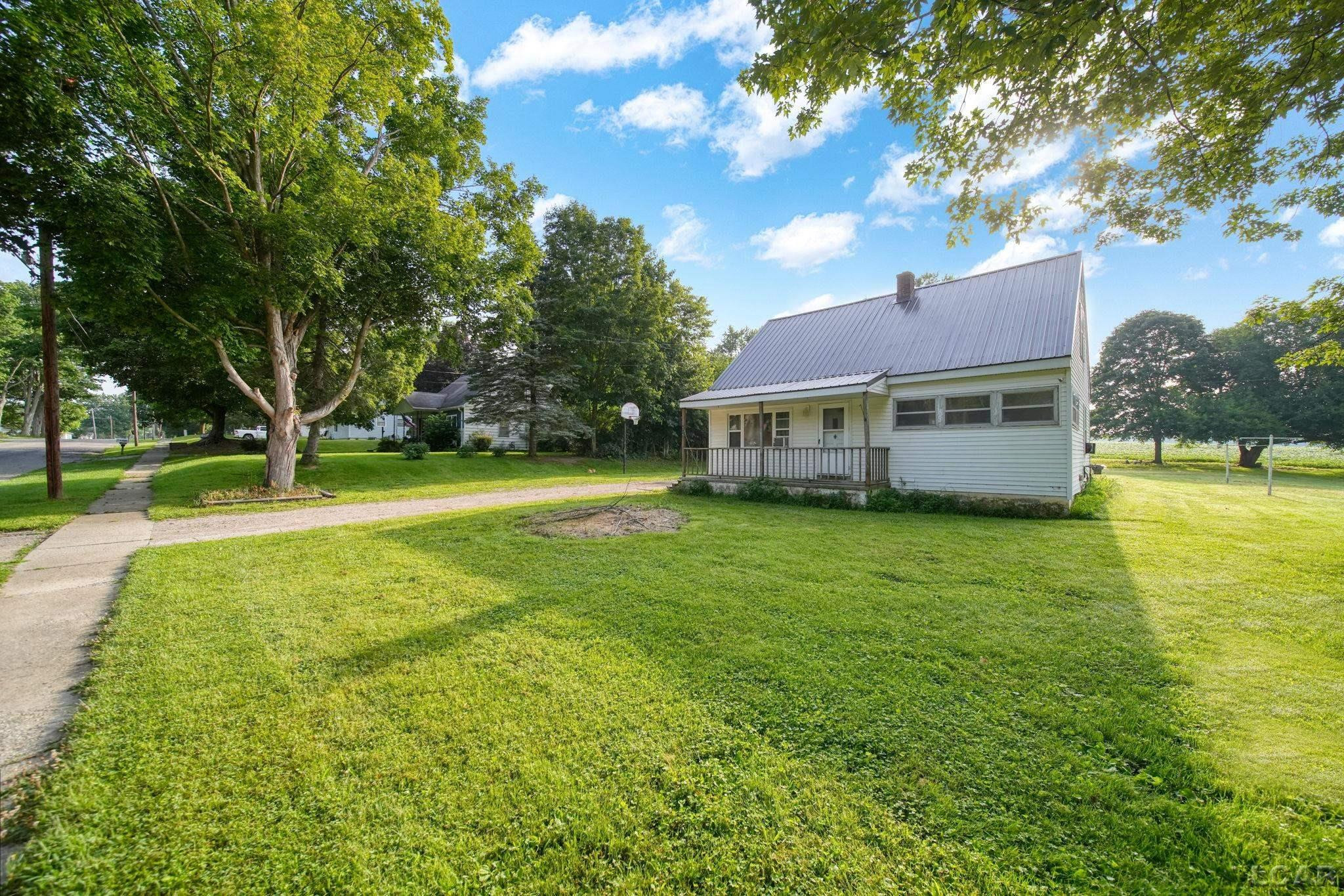 407 S Comstock Street, Addison, MI 49220 — Photo 3