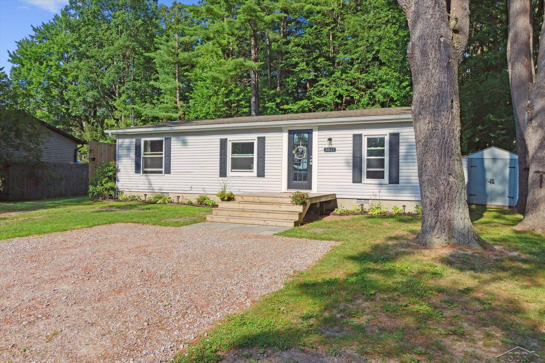 3611 N Sadler Drive, Sanford, MI 48657 — front exterior