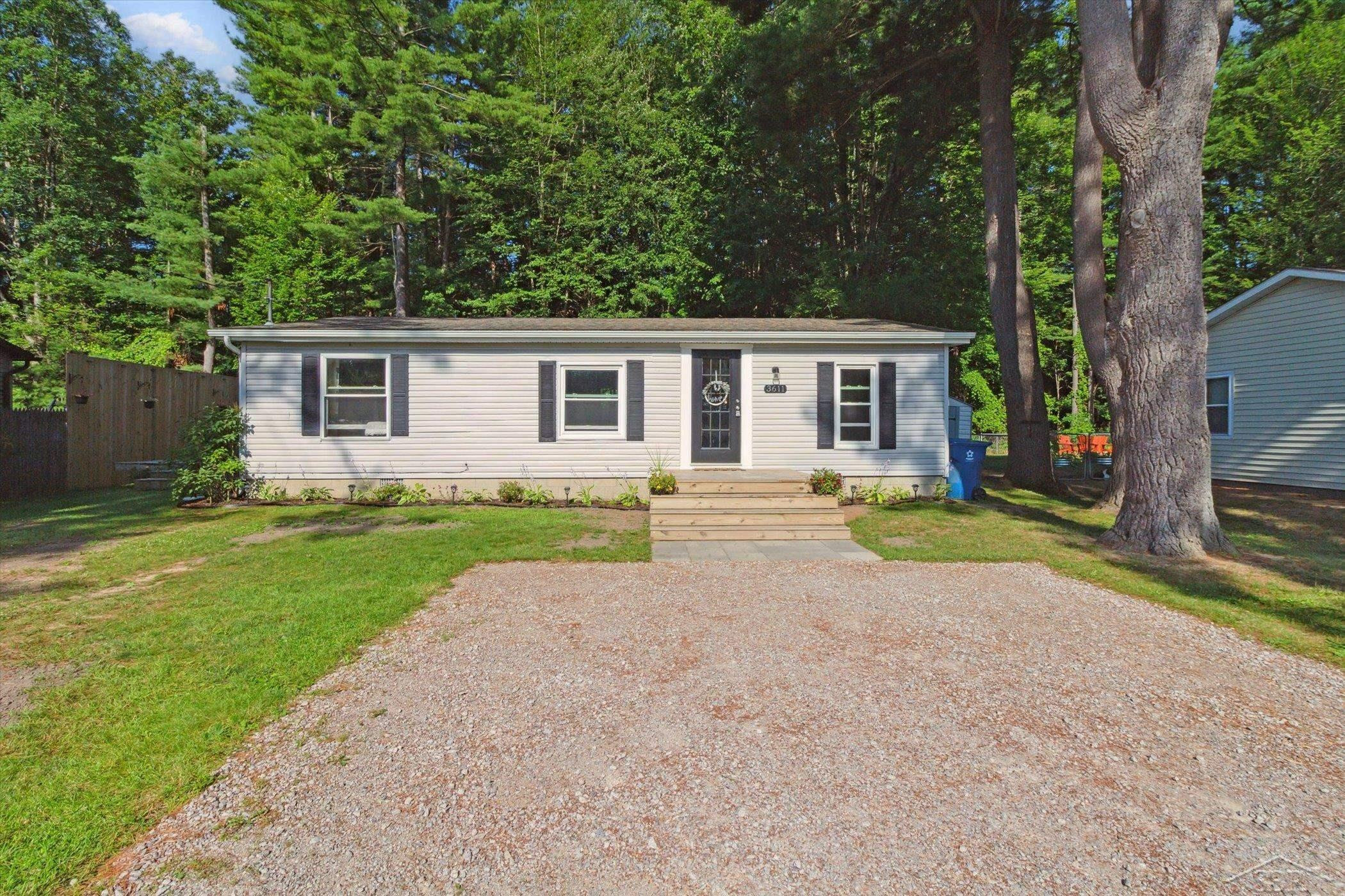 3611 N Sadler Drive, Sanford, MI 48657 — Photo 2