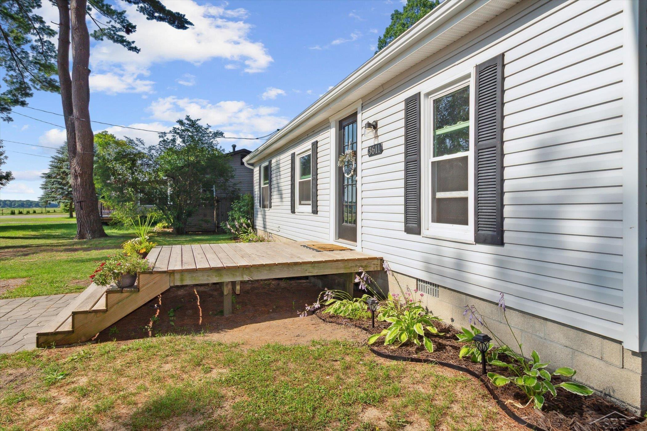 3611 N Sadler Drive, Sanford, MI 48657 — Photo 3