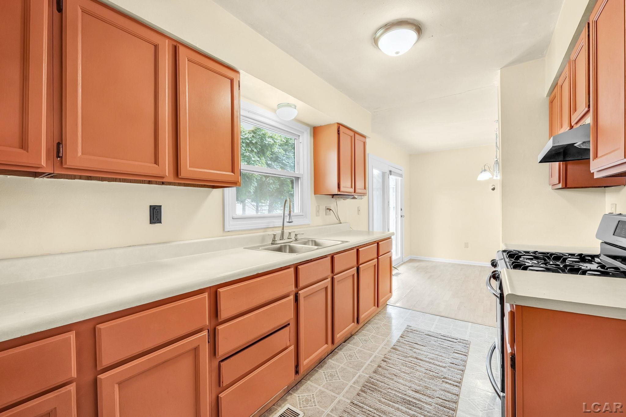 219 Kingsberry Drive, Blissfield, MI 49228 — Photo 4