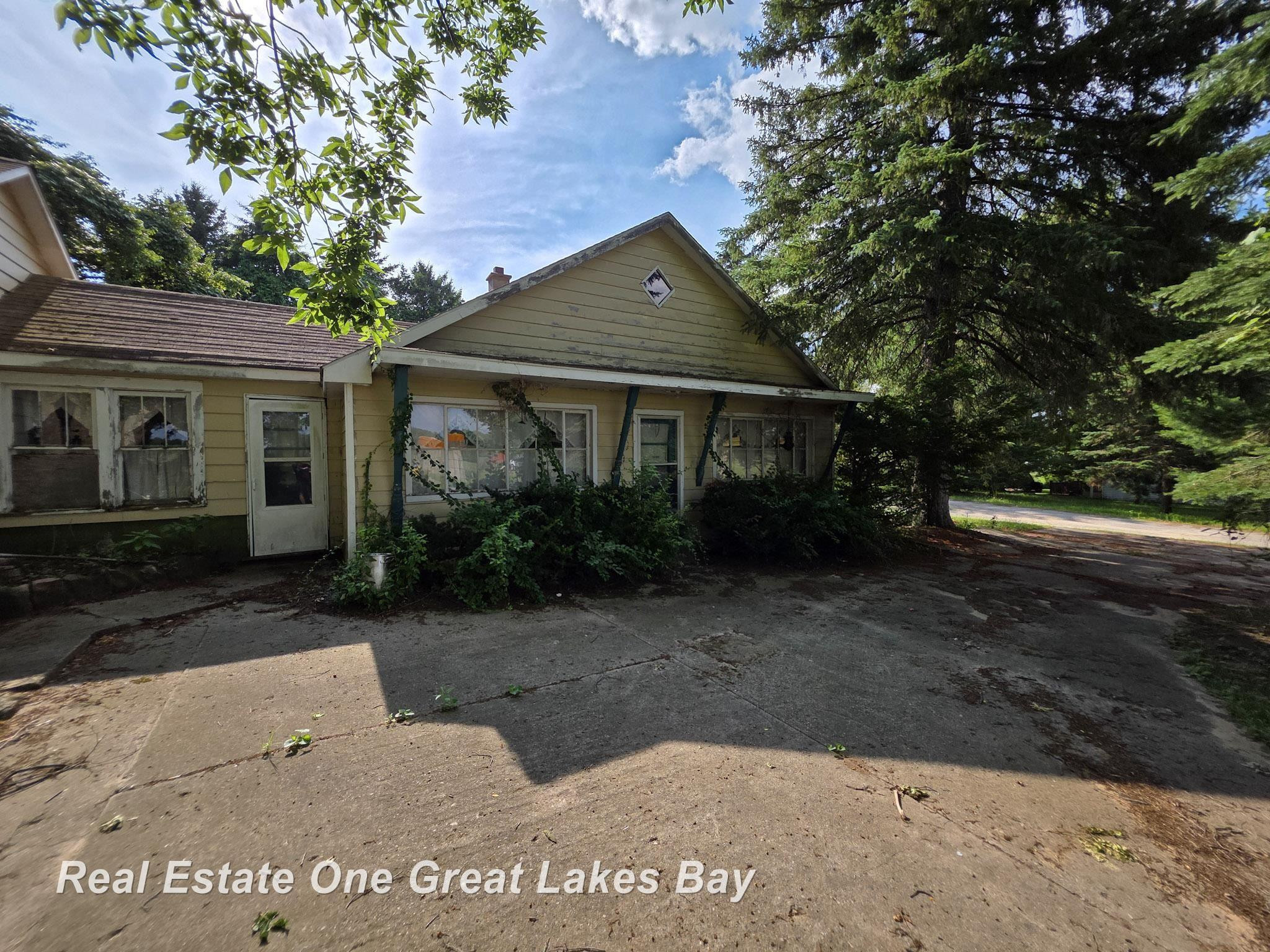 27 N Grout Road, Gladwin, MI 48624 — Photo 55