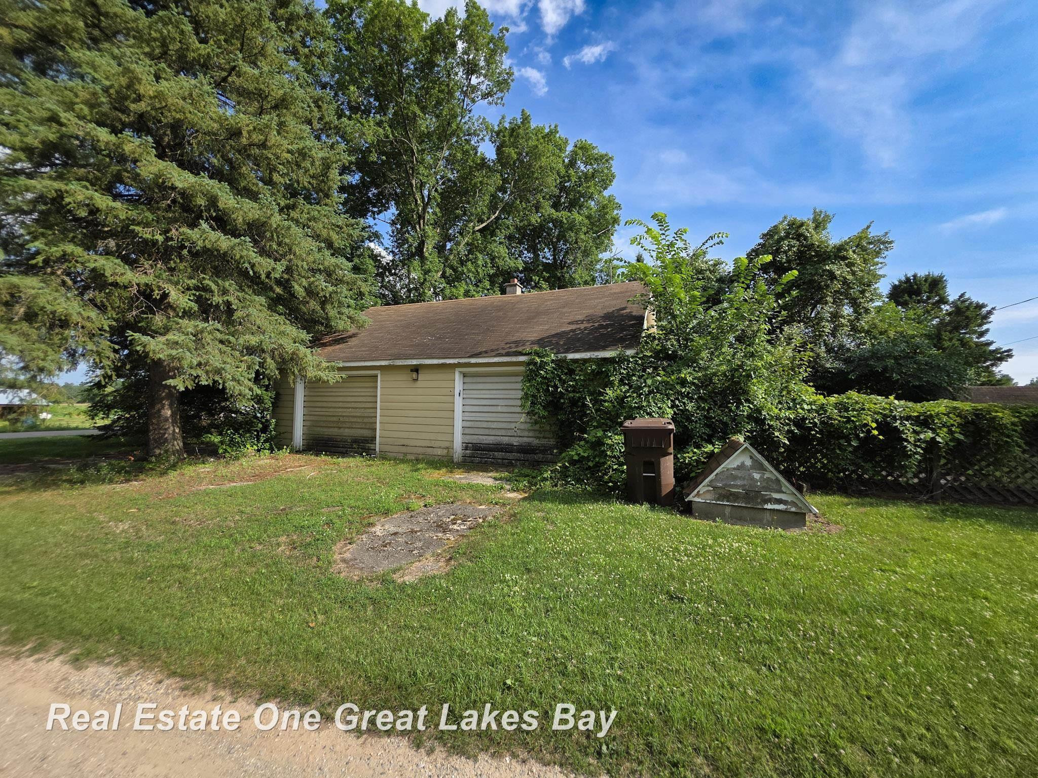 27 N Grout Road, Gladwin, MI 48624 — Photo 58