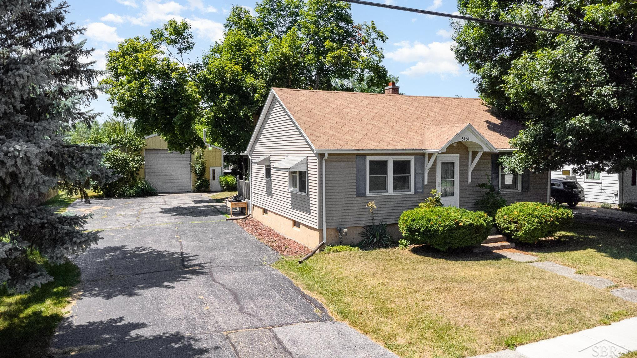 5161 Sherman Road, Zilwaukee, MI 48604 — Photo 2