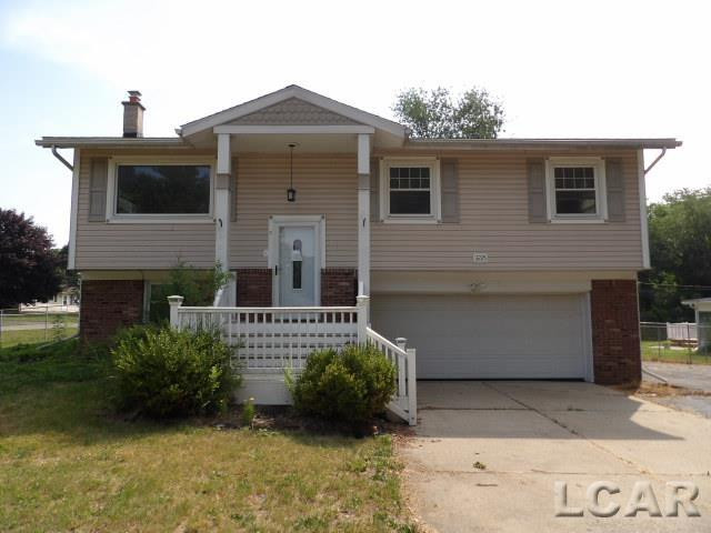 3225 W Circle Drive, Adrian, MI 49221 — front exterior